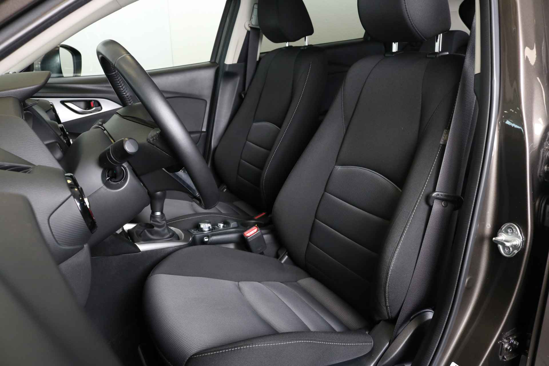 Mazda CX-3 2.0 SkyActiv-G 120PK SkyLease+ | Navi | Clima | Cruise | Stoelverwarming | Parkeersensoren | Trekhaak | DAB+ | 16" Lichtmetaal | Metallic | - 15/43