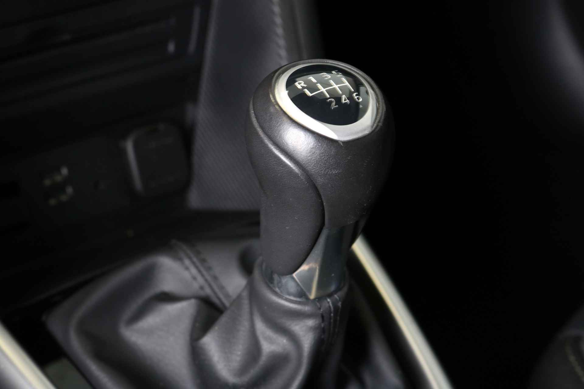 Mazda CX-3 2.0 SkyActiv-G 120PK SkyLease+ | Navi | Clima | Cruise | Stoelverwarming | Parkeersensoren | Trekhaak | DAB+ | 16" Lichtmetaal | Metallic | - 38/43