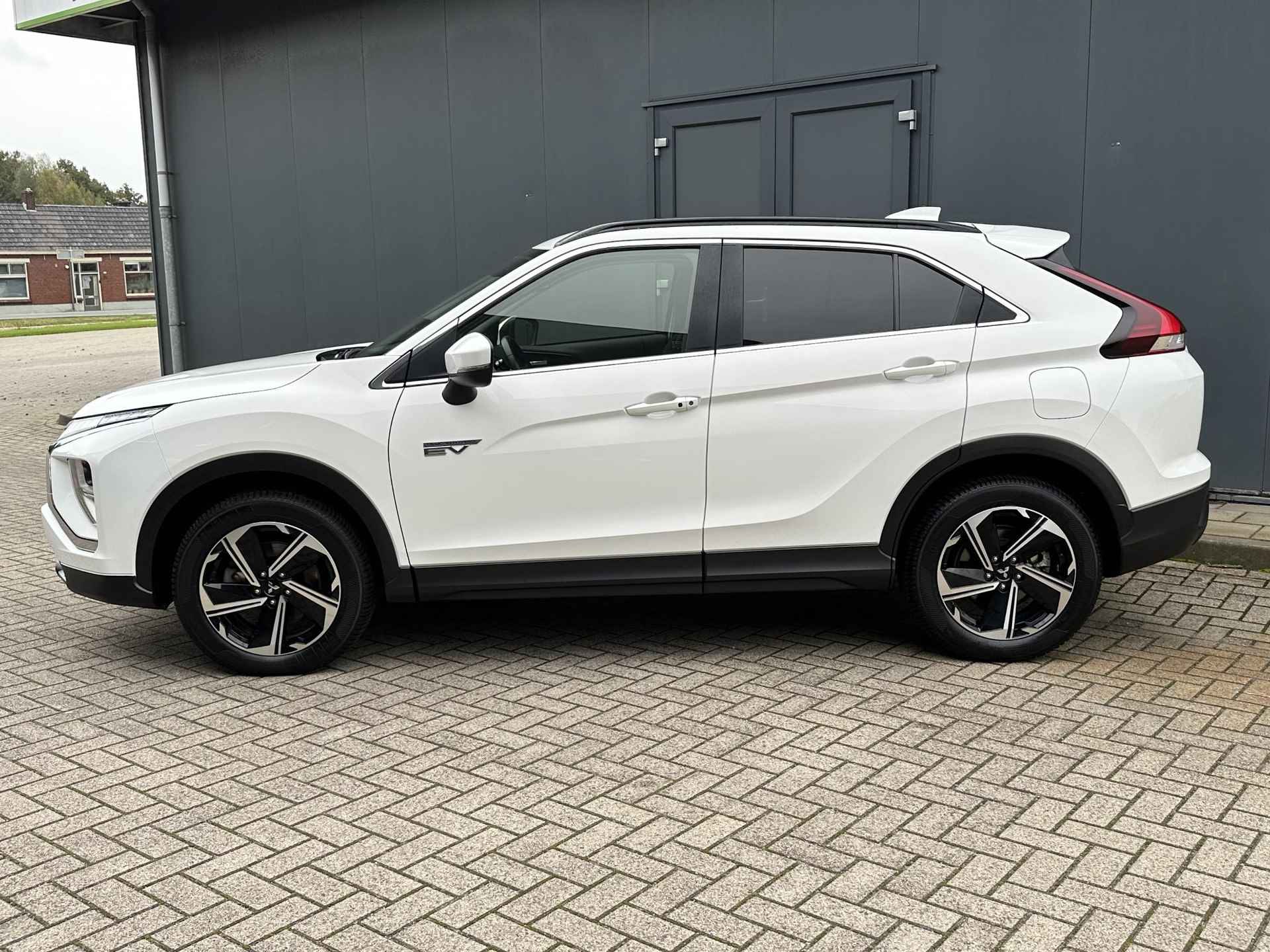 Mitsubishi Eclipse Cross 2.4 PHEV Intense / Automaat / Plug-In / 1500KG Trekgewicht / Camera / Cruise Control / Bluetooth / All-Season banden / Fabrieks-Garantie tot 24-11-2026 en 100.000KM - 8/34