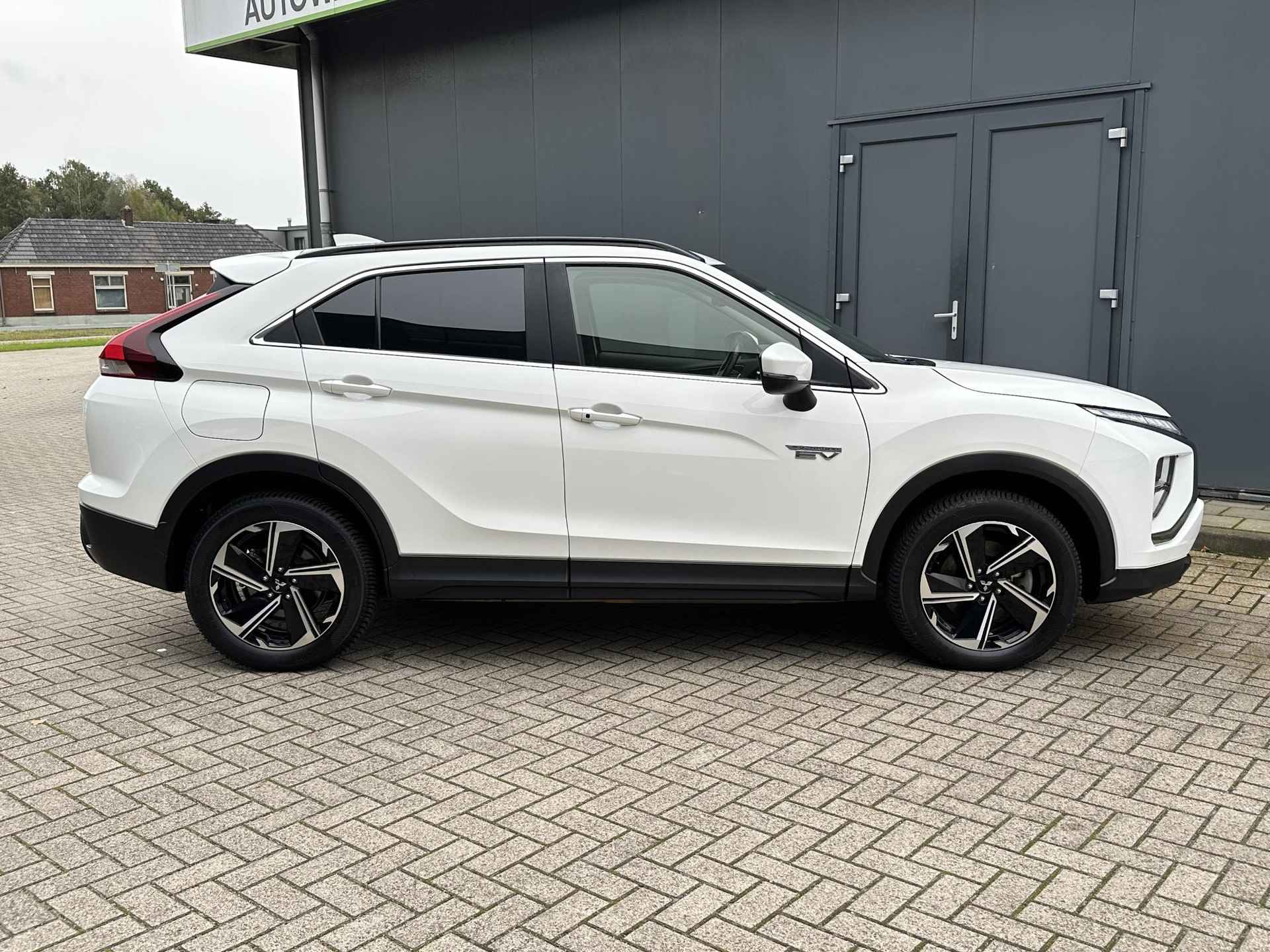 Mitsubishi Eclipse Cross 2.4 PHEV Intense / Automaat / Plug-In / 1500KG Trekgewicht / Camera / Cruise Control / Bluetooth / All-Season banden / Fabrieks-Garantie tot 24-11-2026 en 100.000KM - 15/34