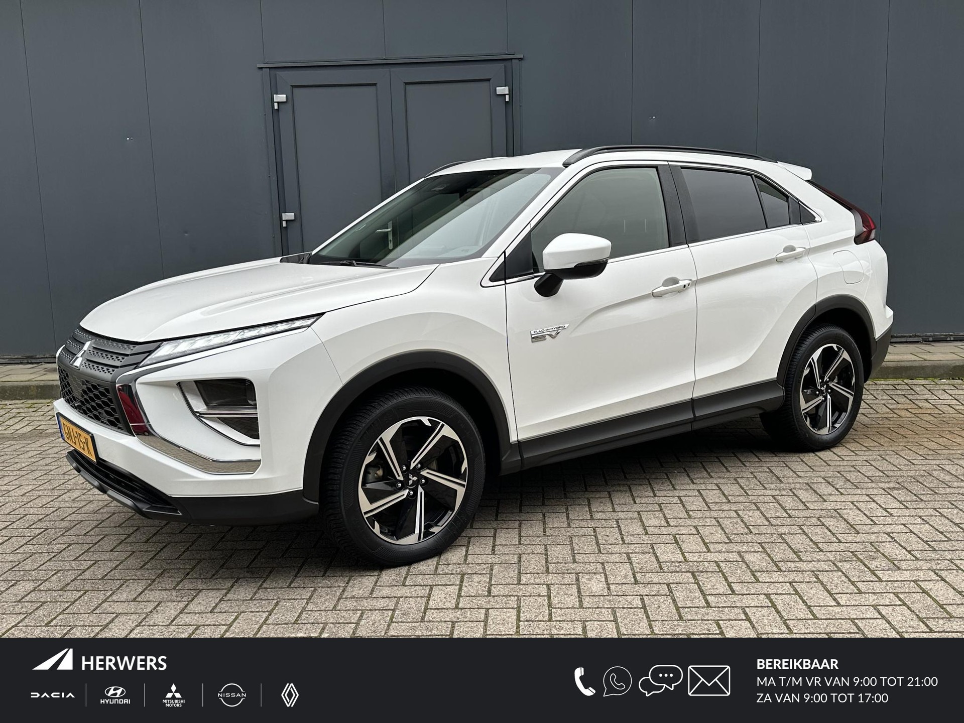 Mitsubishi Eclipse Cross 2.4 PHEV Intense / Automaat / Plug-In / 1500KG Trekgewicht / Camera / Cruise Control / Bluetooth / All-Season banden / Fabrieks-Garantie tot 24-11-2026 en 100.000KM