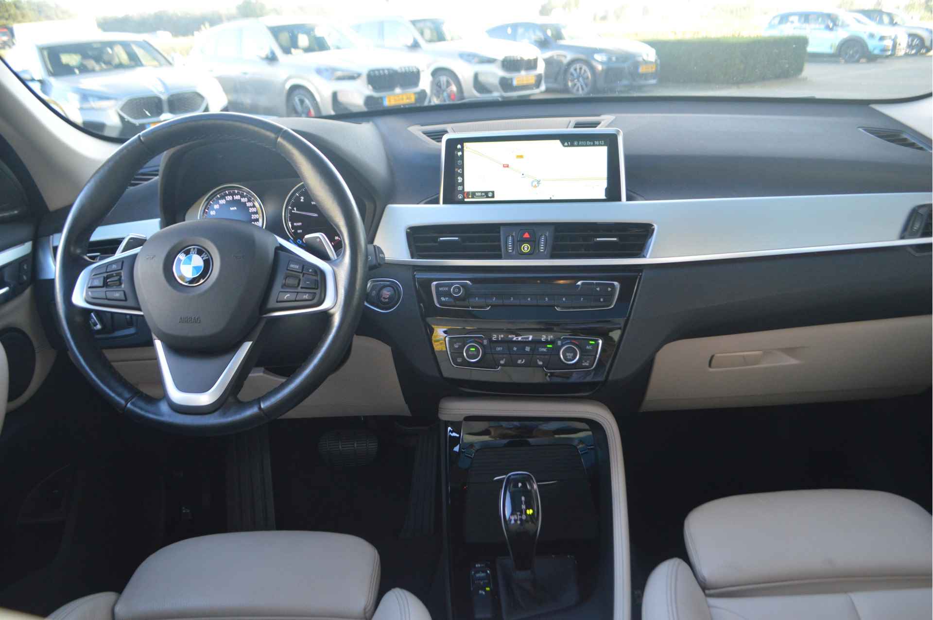 BMW X1 sDrive20i High Executive xLine Automaat / Panoramadak / Achteruitrijcamera / Sportstoelen / Head-Up / LED / Apple CarPlay / Comfort Access / Park Assistant - 3/26