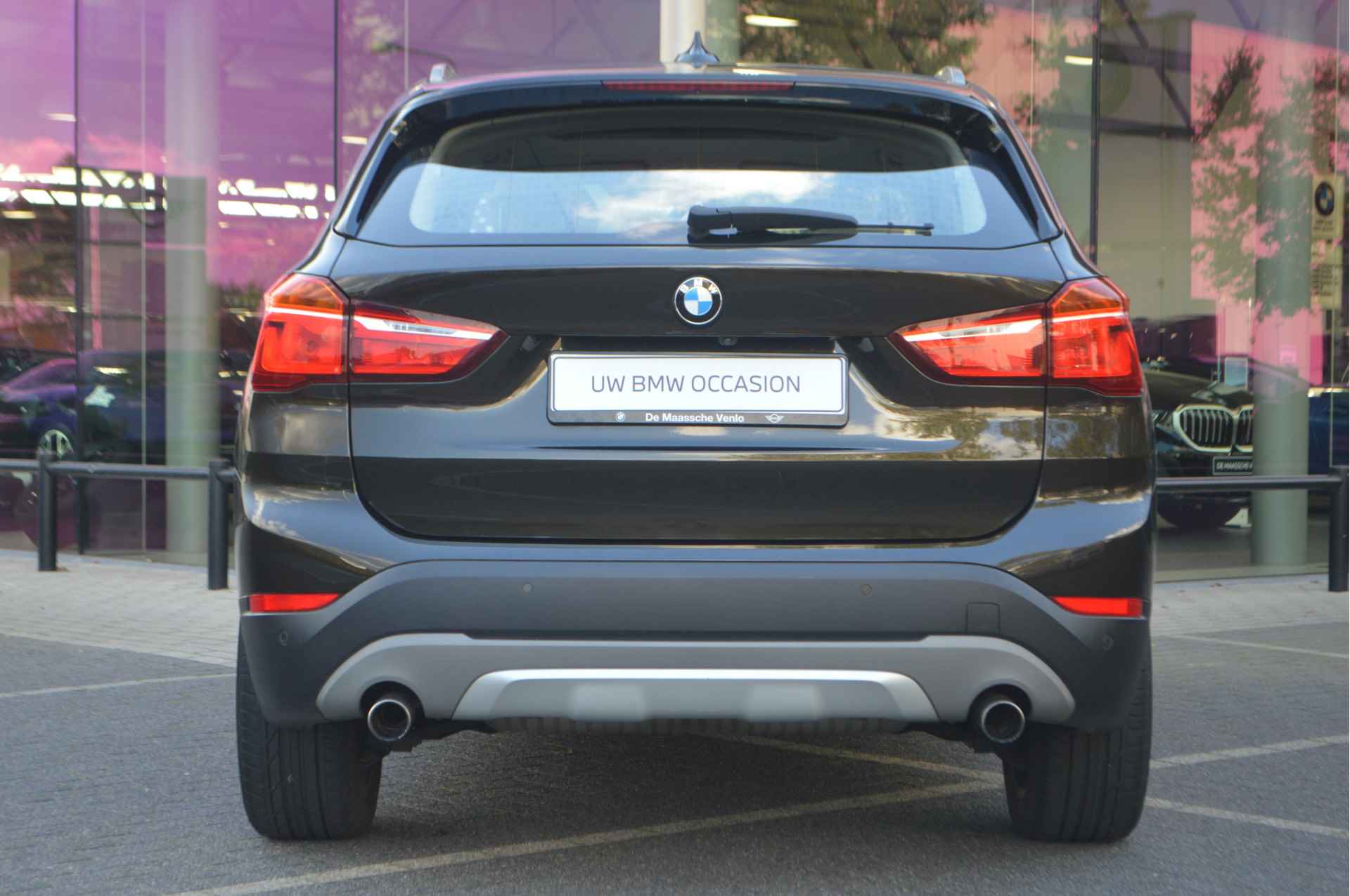 BMW X1 sDrive20i High Executive xLine Automaat / Panoramadak / Achteruitrijcamera / Sportstoelen / Head-Up / LED / Apple CarPlay / Comfort Access / Park Assistant - 9/26