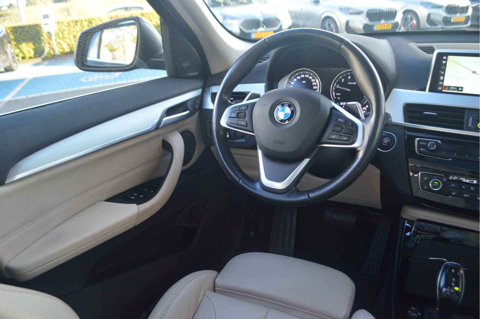 BMW X1 sDrive20i High Executive xLine Automaat / Panoramadak / Achteruitrijcamera / Sportstoelen / Head-Up / LED / Apple CarPlay / Comfort Access / Park Assistant - 13/26