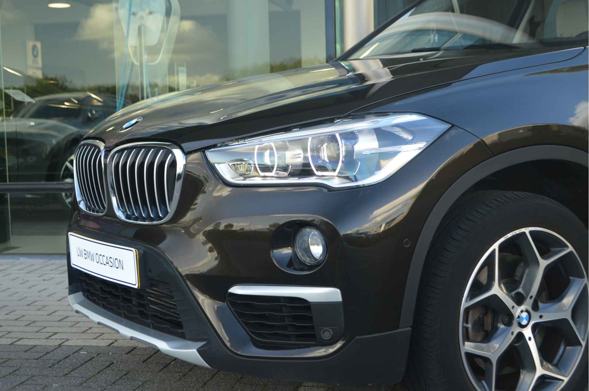 BMW X1 sDrive20i High Executive xLine Automaat / Panoramadak / Achteruitrijcamera / Sportstoelen / Head-Up / LED / Apple CarPlay / Comfort Access / Park Assistant - 15/26