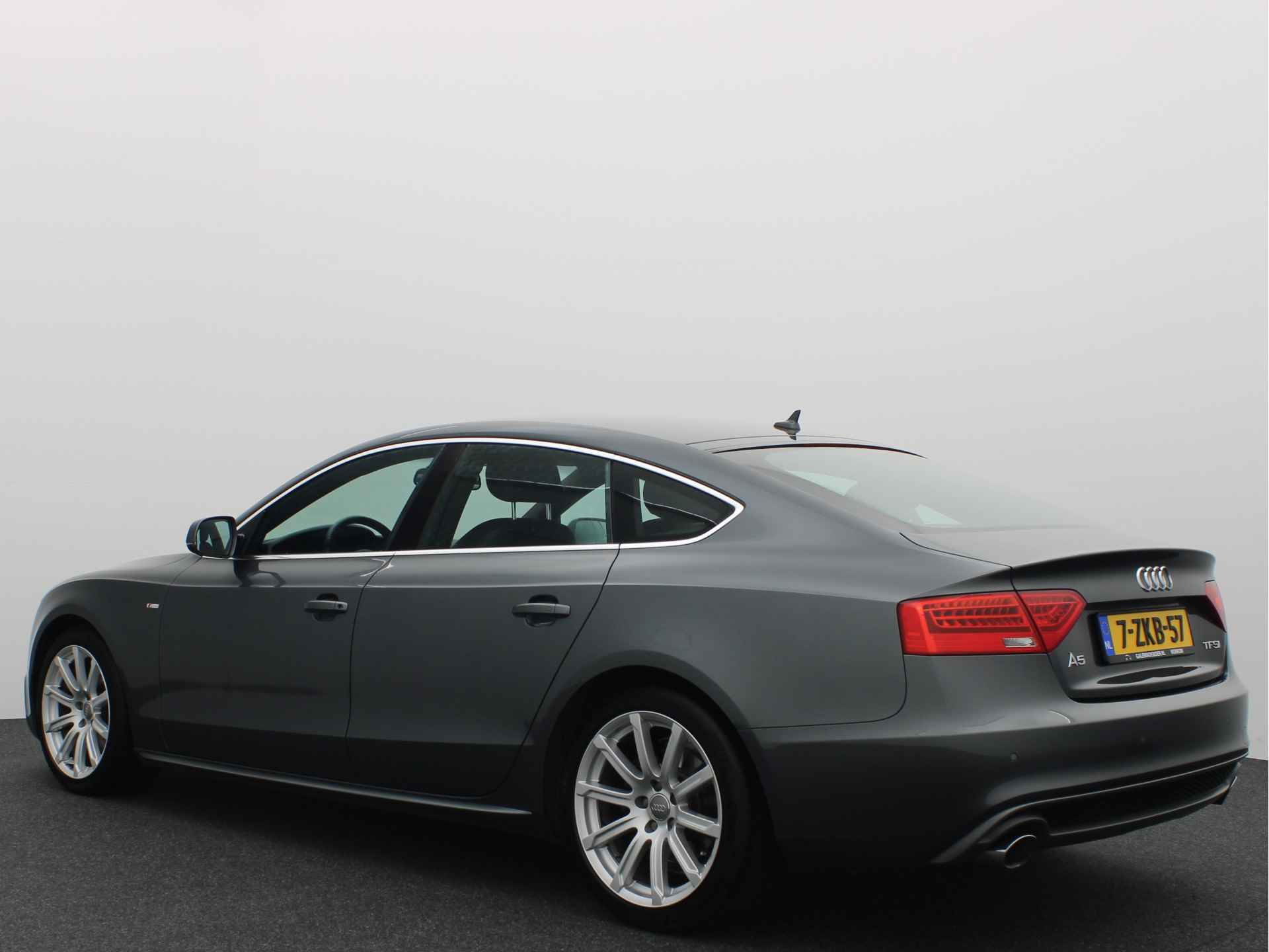 Audi A5 Sportback 1.8 TFSI Sport Edition S-LINE XENON / TREKHAAK / NAVI / CLIMA / PDC / BLUETOOTH / CRUISE / NL-AUTO - 4/51