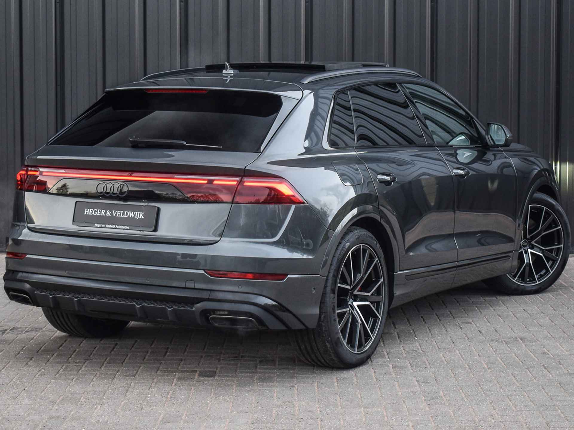 Audi Q8 55TFSI e QUATTRO PRO LINE S COMPETITION | S-SEATS | PANORAMADAK | 4 WIEL BESTURING | B&O SOUND | HEAD-UP | LUCHTVERING | DAB+ | - 4/60