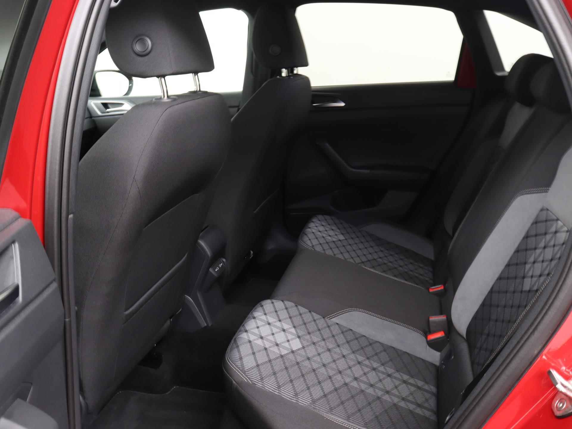 Volkswagen Taigo 1.0 TSI R-Line 110PK automaat | R-line in/ex | Navigatie | Digitale Cockpit | Led verlichting | 18 inch velgen | Keyless | Parkeersensoren | Adaptive Cruise Control - 19/31