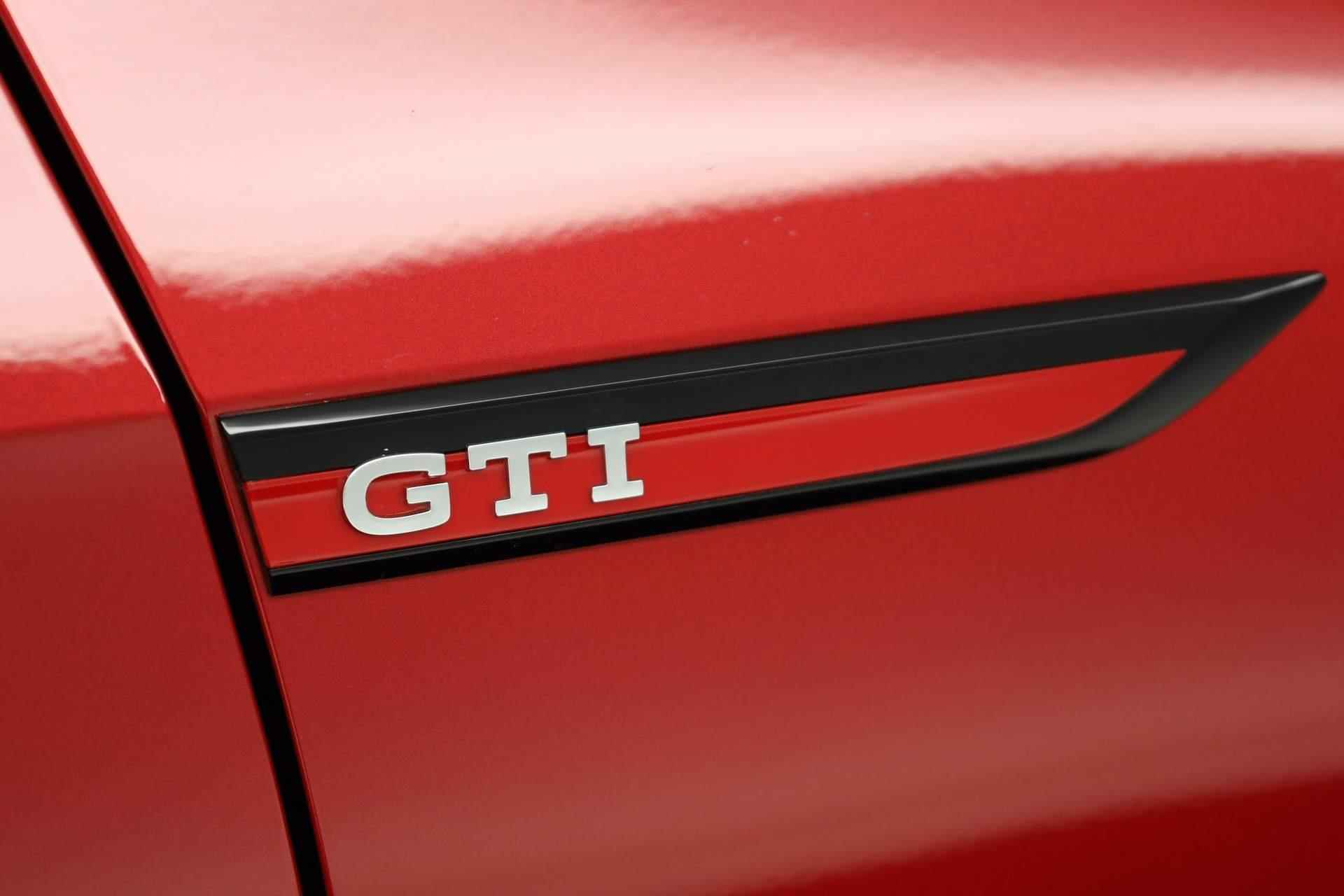 Volkswagen Golf 2.0 TSI 245PK DSG GTI | Pano | IQ Light | Stoelverwarming | 19 inch - 14/41