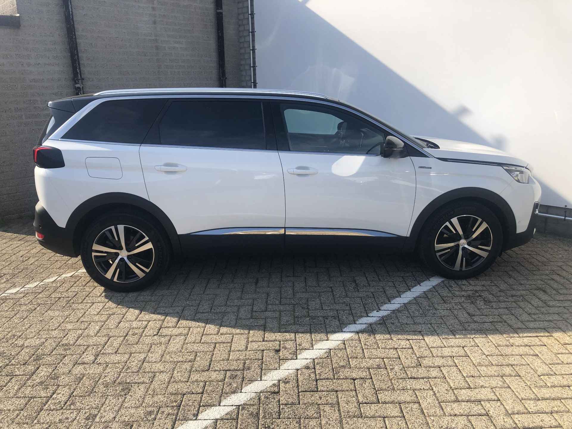 Peugeot 5008 1.2 PureTech GT-Line | 7-persoons | Navigatie by App | Cruise Control | Climate Control | Stoelverwarming - 8/27