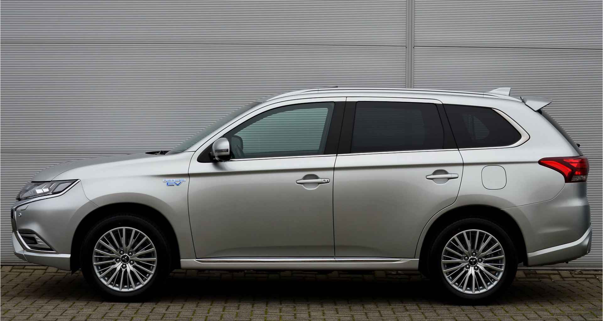 Mitsubishi Outlander PHEV 2.4 INSTYLE 4WD | PLUG IN HYBRID | V2G | FULL OPTIONS | SCHUIFDAK | ADAPTIEF CRUISE | FABRIEKGARANTIE TOT 10-08-2028* | ALL IN RIJKLAARPRIJS - 7/53