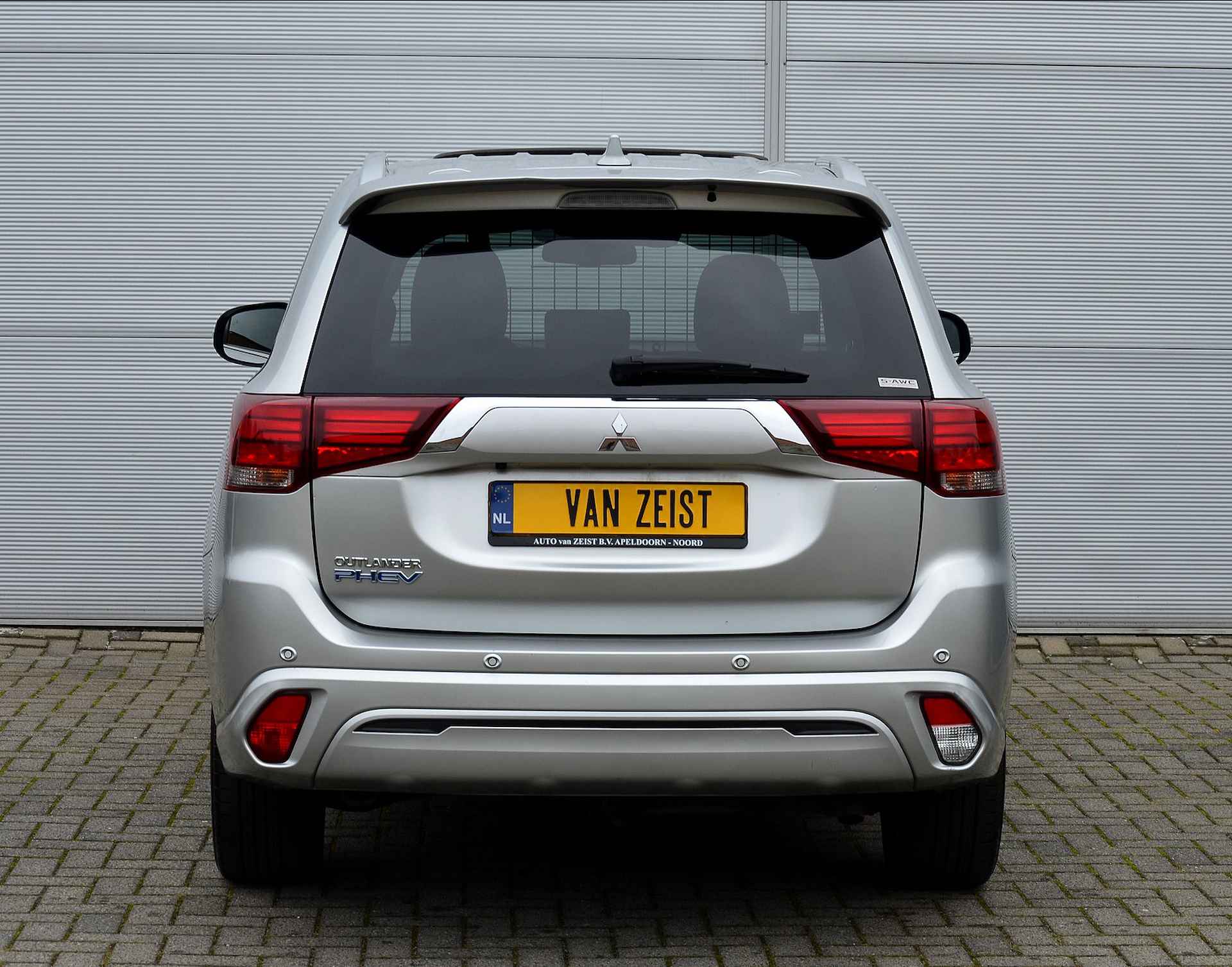 Mitsubishi Outlander PHEV 2.4 INSTYLE 4WD | PLUG IN HYBRID | V2G | FULL OPTIONS | SCHUIFDAK | ADAPTIEF CRUISE | FABRIEKGARANTIE TOT 10-08-2028* | ALL IN RIJKLAARPRIJS - 10/53