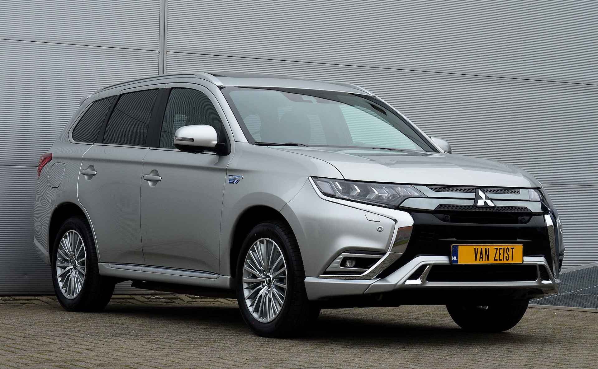 Mitsubishi Outlander PHEV 2.4 INSTYLE 4WD | PLUG IN HYBRID | V2G | FULL OPTIONS | SCHUIFDAK | ADAPTIEF CRUISE | FABRIEKGARANTIE TOT 10-08-2028* | ALL IN RIJKLAARPRIJS - 13/53