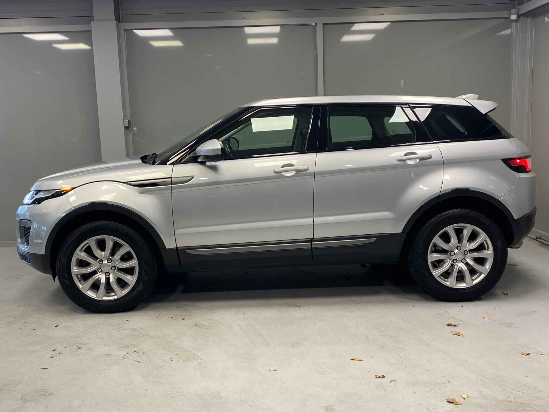 Land Rover Range Rover Evoque 2.0 TD4 Urban Series SE | AUTOMAAT | PANODAK | XENON | LEER | - 2/45