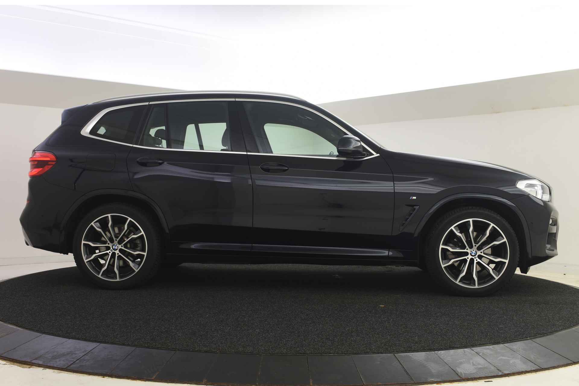 BMW X3 xDrive20i High Executive M Sport Automaat / Sportstoelen / Stoelverwarming / LED / All season banden / Parking Assistant / Gesture Control / Navigatie Professional - 12/40