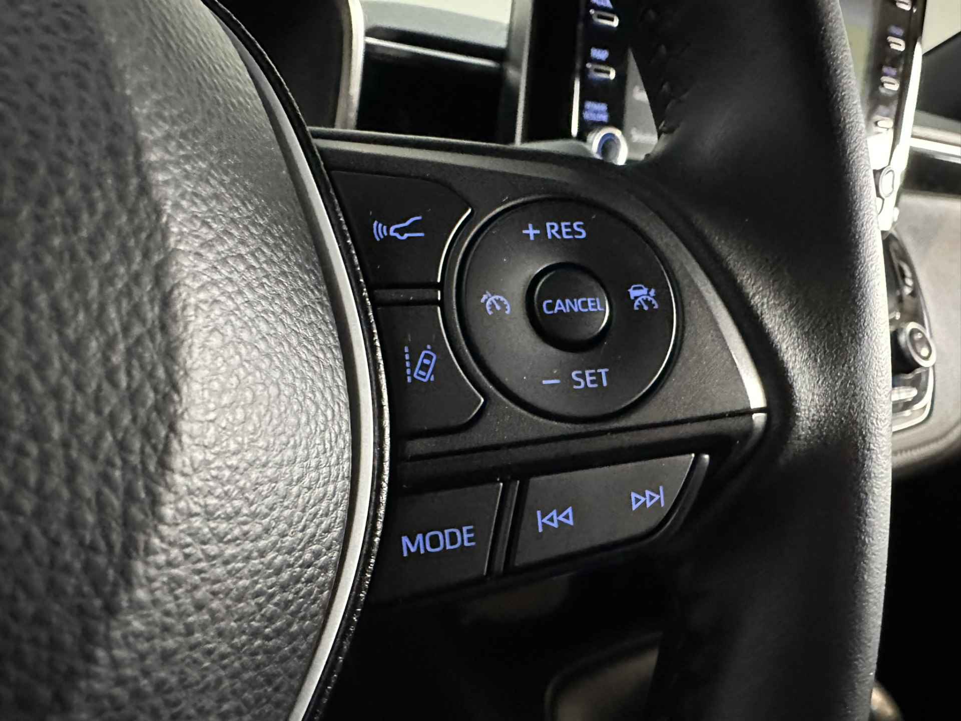 Toyota Corolla Touring Sports 1.8 Hybrid Active LED | Camera | Adaptive cruise | Navigatie | Apple Carplay Android Auto | Isofix | NAP | - 15/35