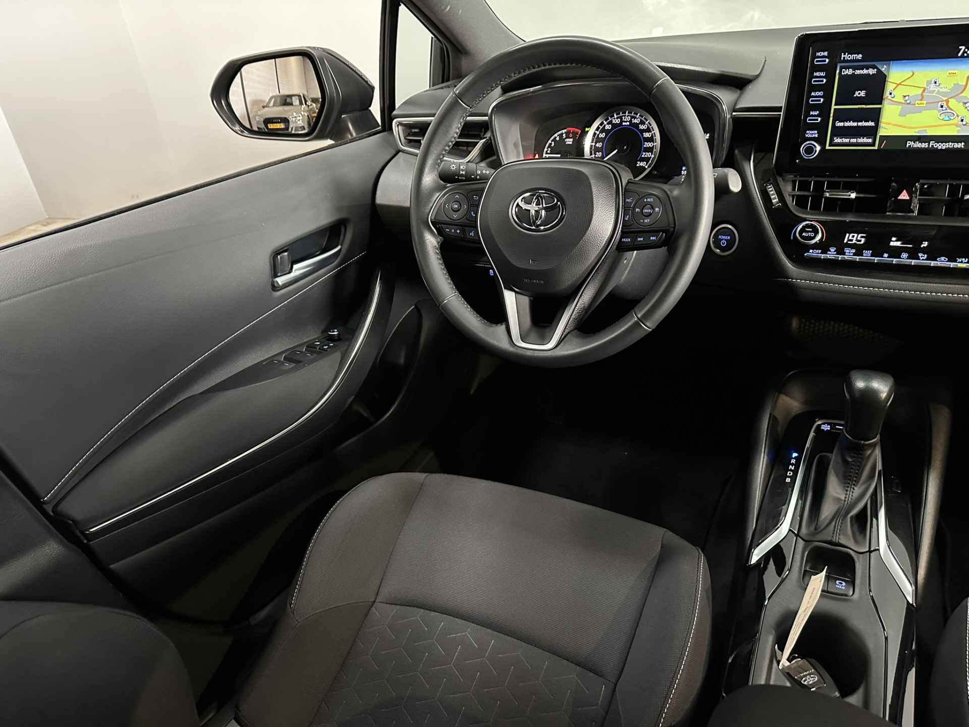 Toyota Corolla Touring Sports 1.8 Hybrid Active LED | Camera | Adaptive cruise | Navigatie | Apple Carplay Android Auto | Isofix | NAP | - 25/35