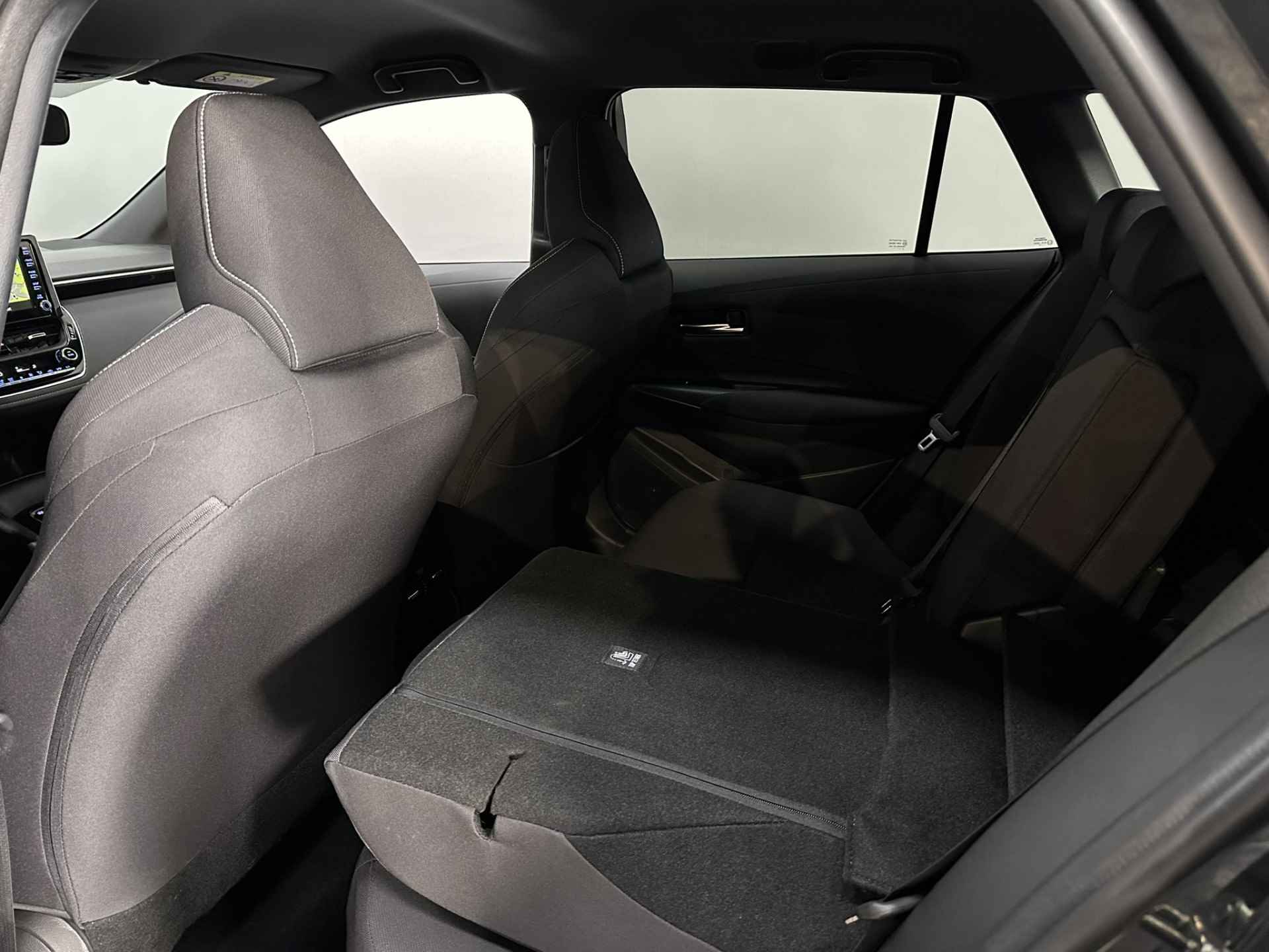 Toyota Corolla Touring Sports 1.8 Hybrid Active LED | Camera | Adaptive cruise | Navigatie | Apple Carplay Android Auto | Isofix | NAP | - 30/35