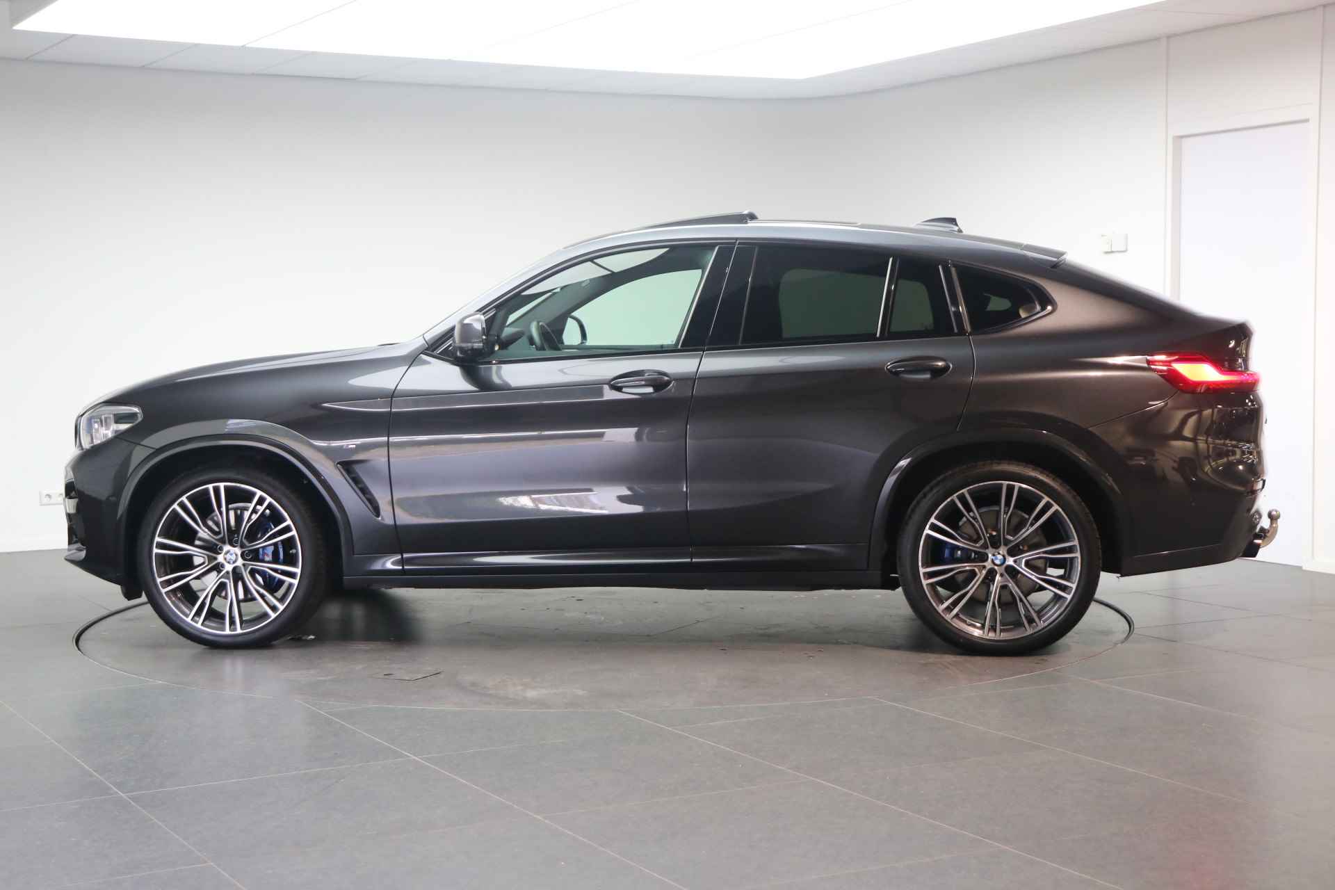 BMW X4 xDrive30i High Executive M Sport Automaat / Panoramadak / Trekhaak / M Sportstoelen / Adaptieve LED / Parking Assistant Plus / Head-Up / Stoelverwarming - 3/28