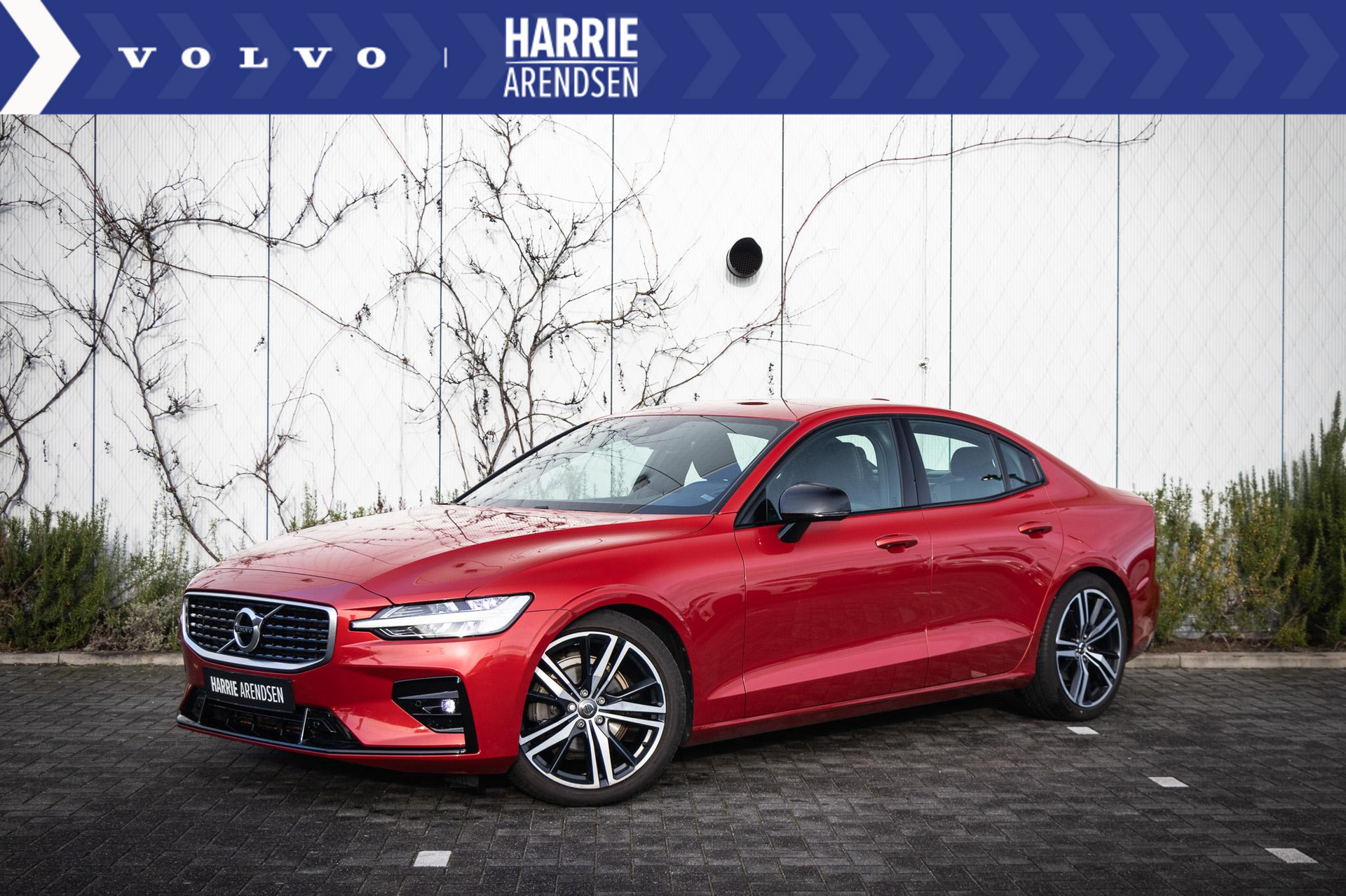 Volvo S60 T4 Aut.8 R-Design | Parkeercamera | Sporstoelen | Stoelverwarming | Trekhaak | Cruise Control | 19 inch lichtmetalen velgen | Schakelpaddles