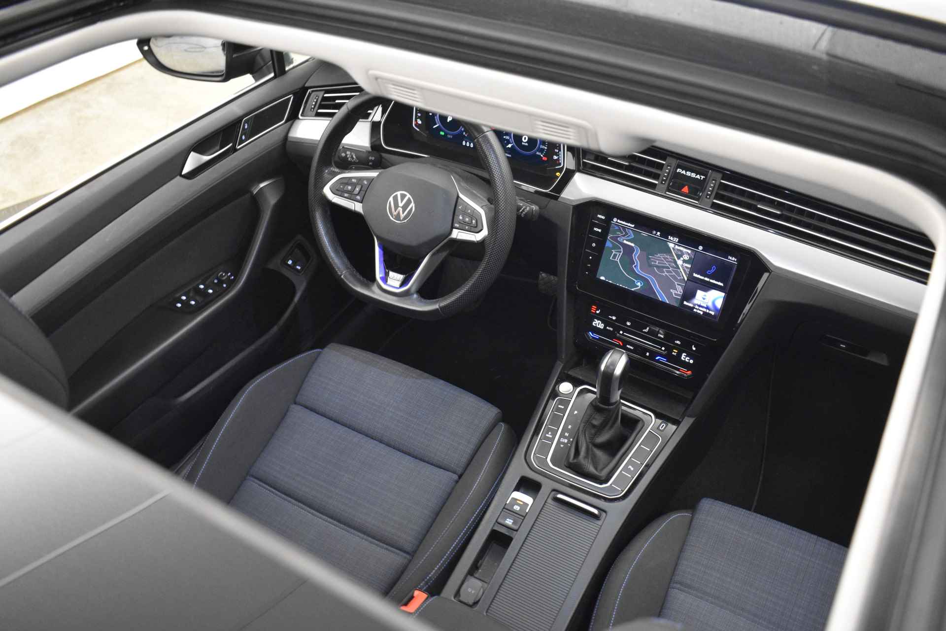 Volkswagen Passat GTE EL Trekh+aKlep Virtual Disc Pro Navi Panodak Camera 18" - 10/46
