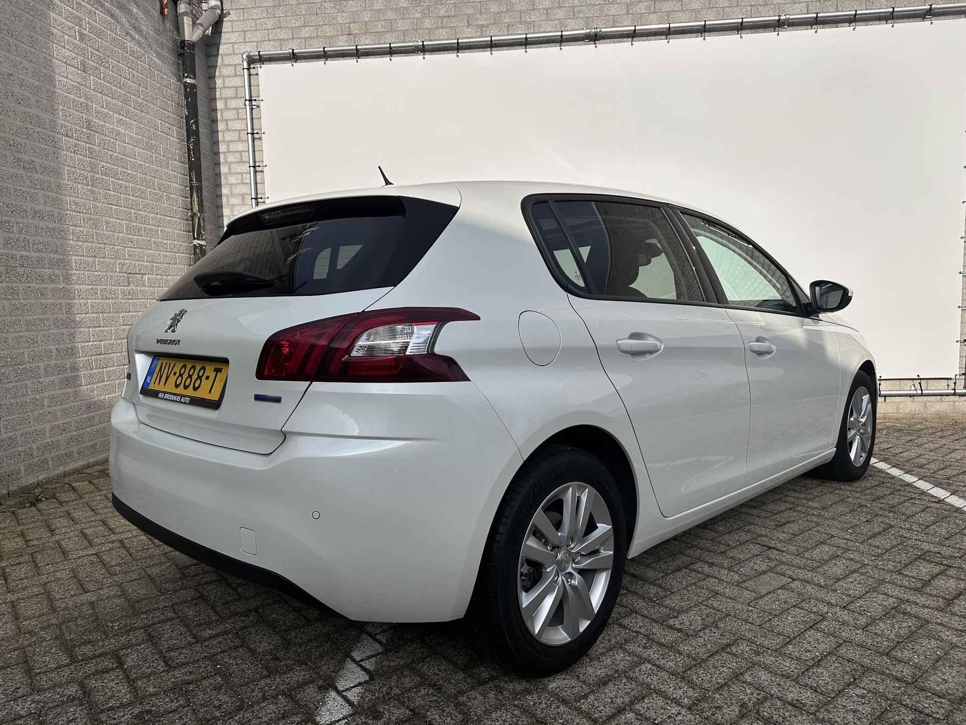 Peugeot 308 1.2 PureTech Blue Lion | Navigatie | Cruise Control | Panoramadak | Climate Control - 14/27