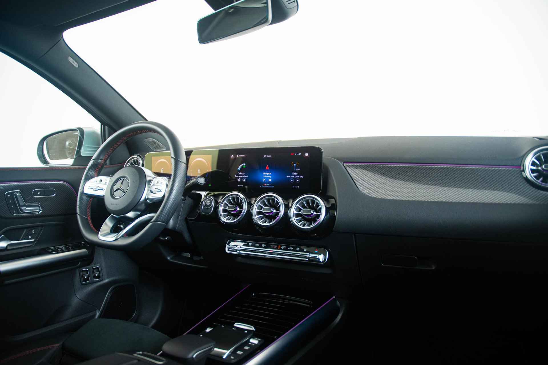 Mercedes-Benz GLA-klasse 250 e AMG Line Panoramadak - Adaptieve cruise control - Keyless GO - Parkeerassistsent - Adaptieve grootlicht assistent - Multibeam LED - 14/49