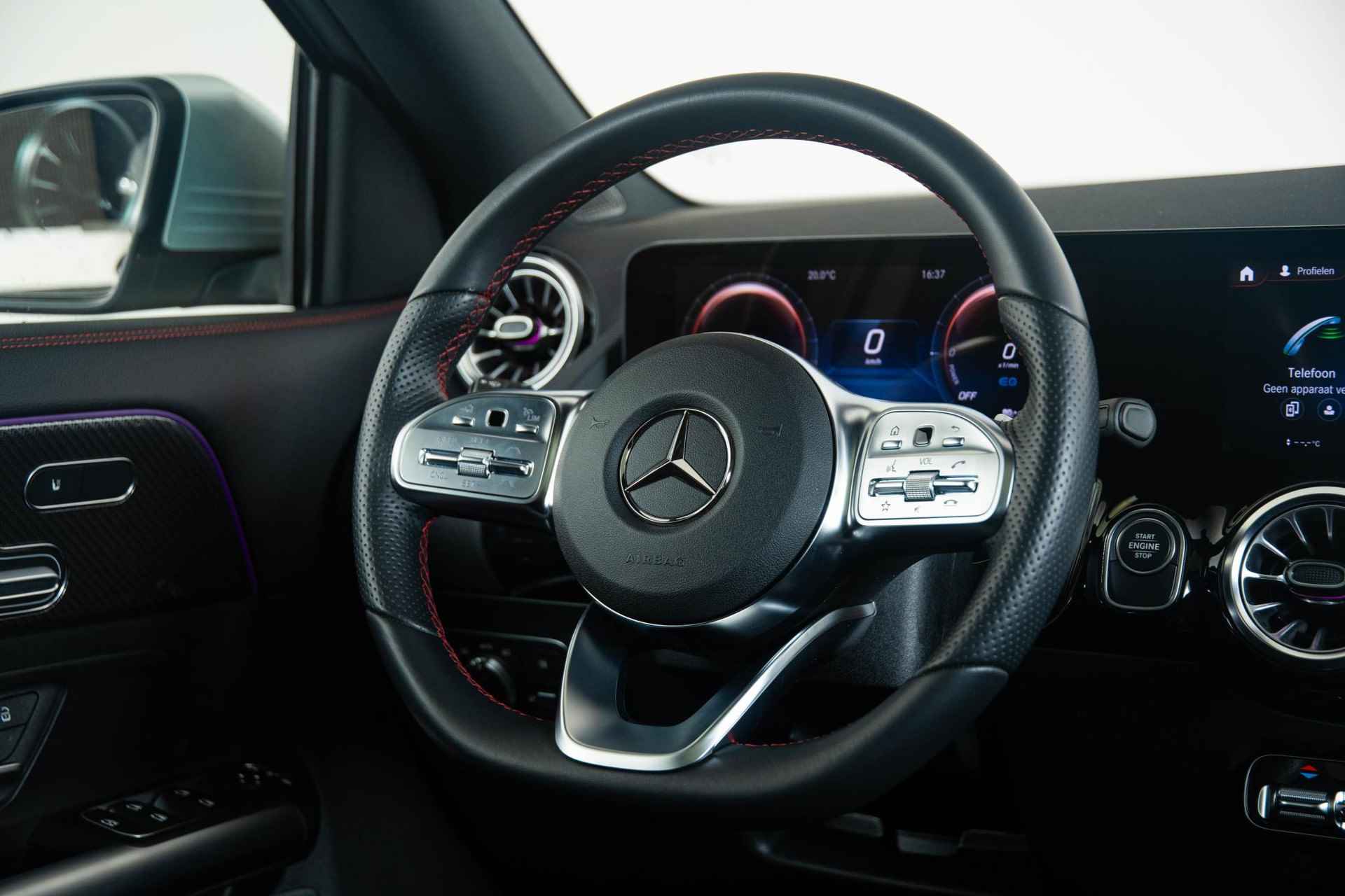 Mercedes-Benz GLA-klasse 250 e AMG Line Panoramadak - Adaptieve cruise control - Keyless GO - Parkeerassistsent - Adaptieve grootlicht assistent - Multibeam LED - 31/49
