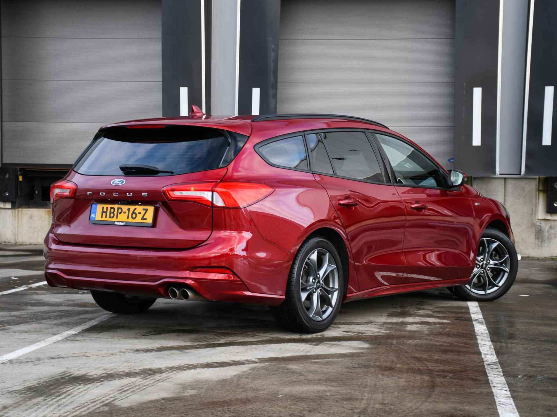 Ford Focus Wagon ST Line Business 1.0 EcoBoost 125pk PDC + CAM. | WINTER PACK | 17''LM | NAVI | DAB | KEYLESS | PRIVACY GLASS - 4/33