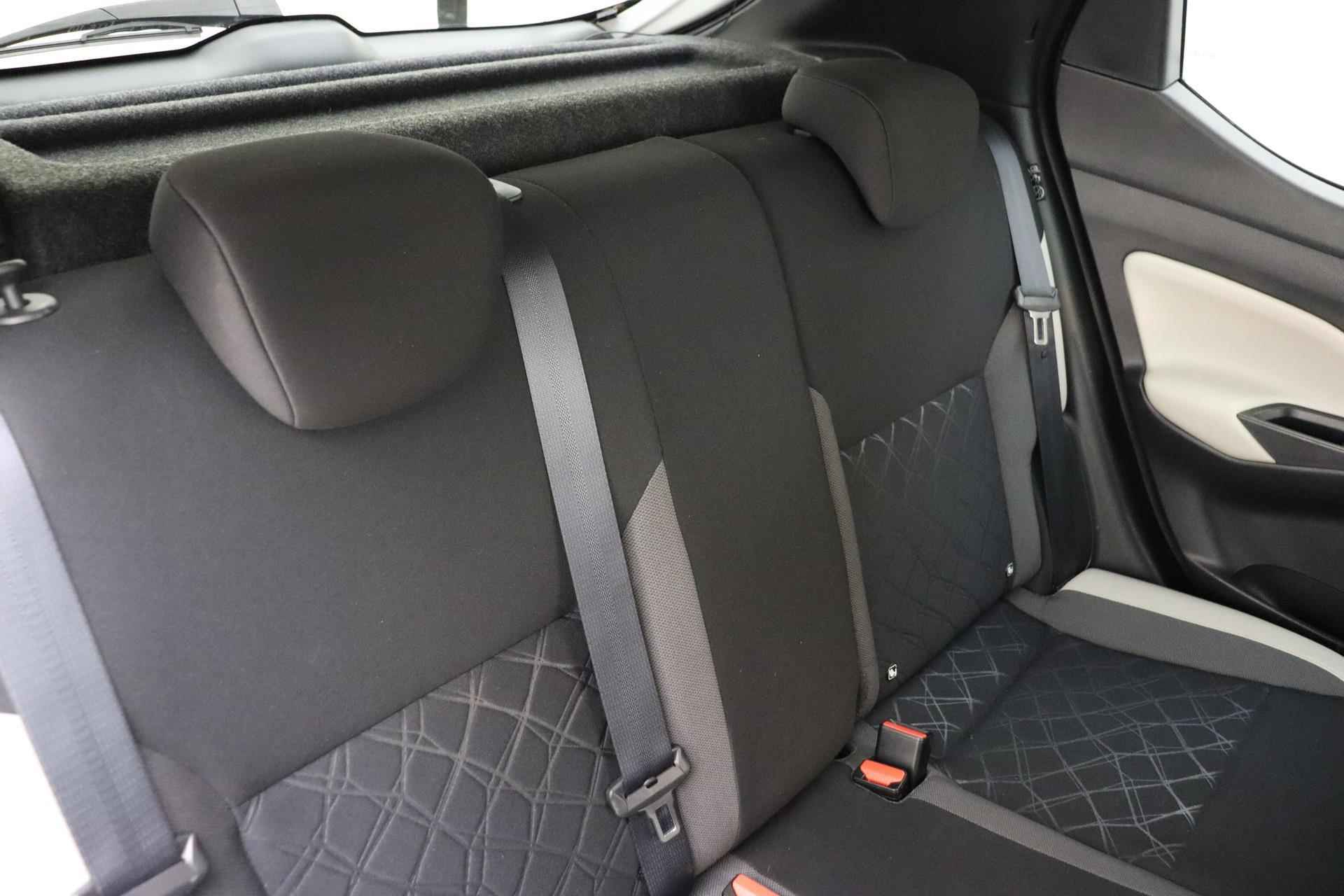 Nissan Micra 1.0 IG-T N-Connecta | Navigatie | Camera | Parkeersensoren | Lichtmetalen velgen | Bluetooth | Cruise control | Getint glas - 11/31