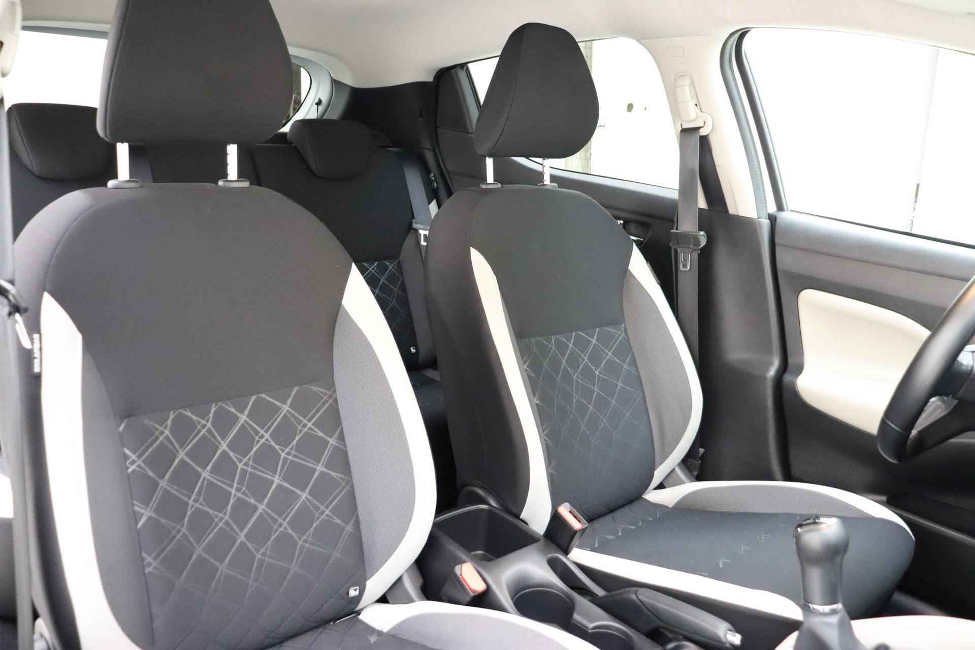 Nissan Micra 1.0 IG-T N-Connecta | Navigatie | Camera | Parkeersensoren | Lichtmetalen velgen | Bluetooth | Cruise control | Getint glas - 14/31