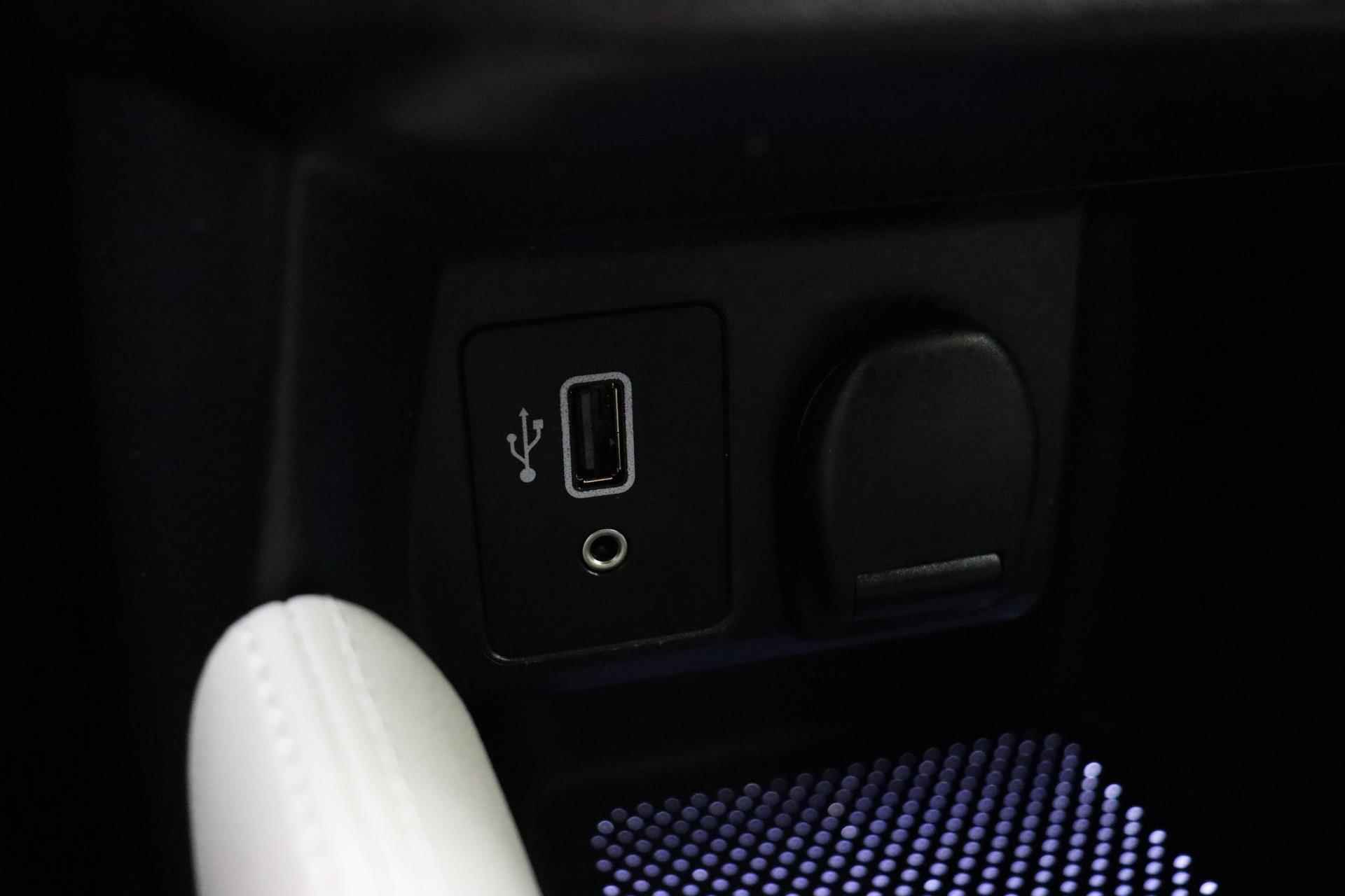 Nissan Micra 1.0 IG-T N-Connecta | Navigatie | Camera | Parkeersensoren | Lichtmetalen velgen | Bluetooth | Cruise control | Getint glas - 20/31