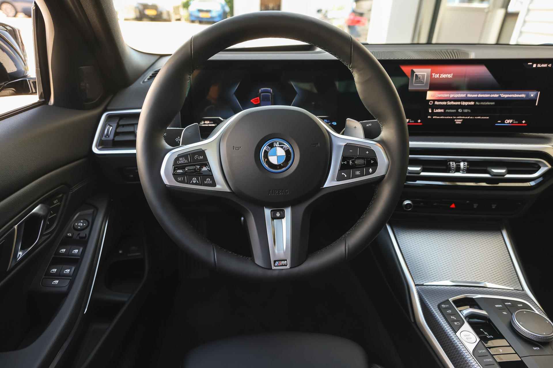 BMW 3-serie 320e M Sport High Executive Automaat / Schuif-kanteldak / Sportstoelen / Parking Assistant Plus / Adaptieve LED / Driving Assistant Professional / Adaptief M Onderstel - 4/40