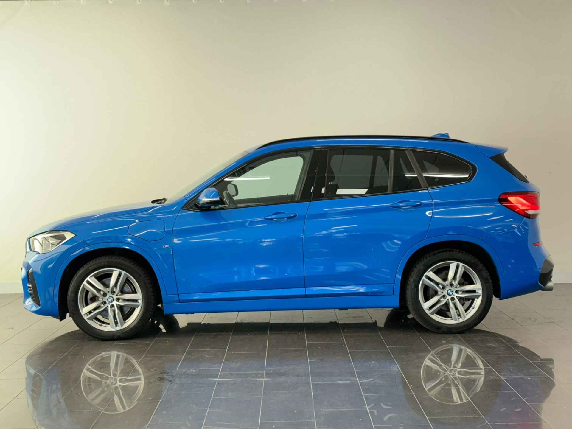 BMW X1 xDrive25e | M-Sport | LED koplampen | PDC achter | - 2/40