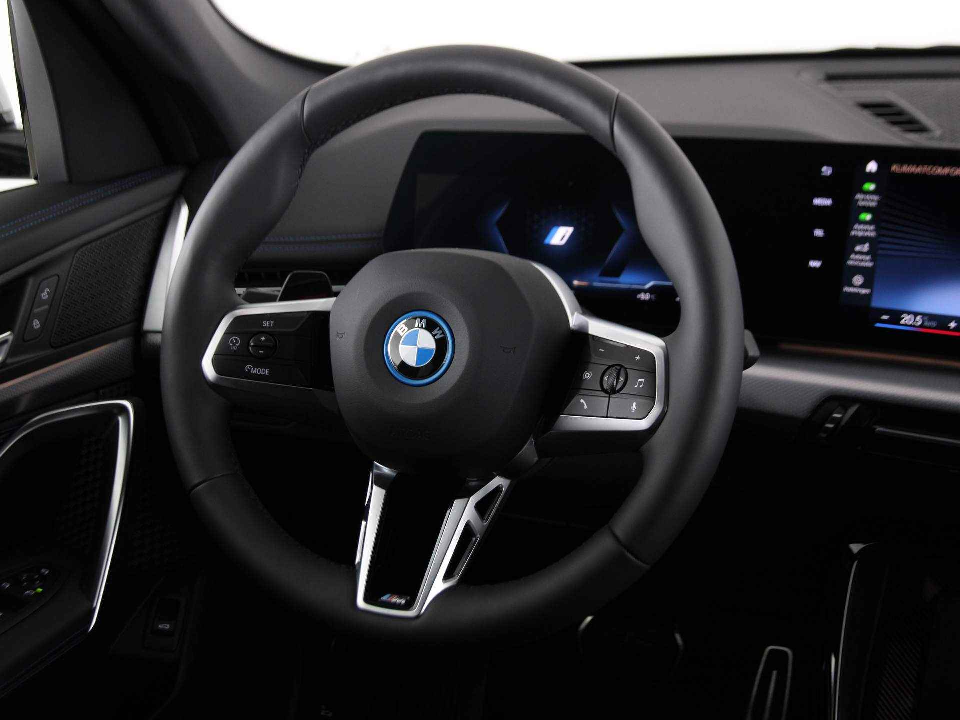 BMW iX1 xDrive30 Launch Edition - 3/22