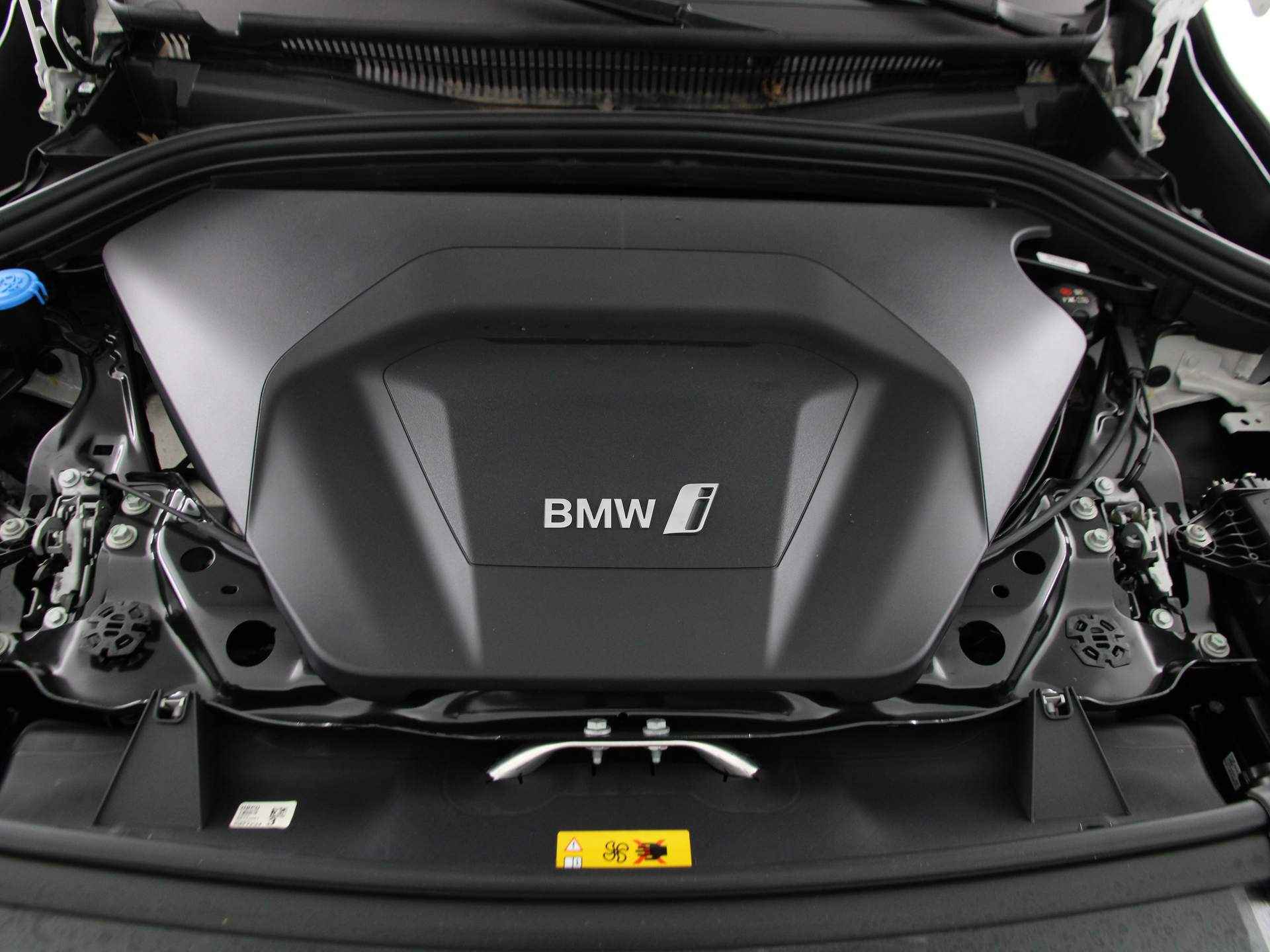 BMW iX1 xDrive30 Launch Edition - 5/22