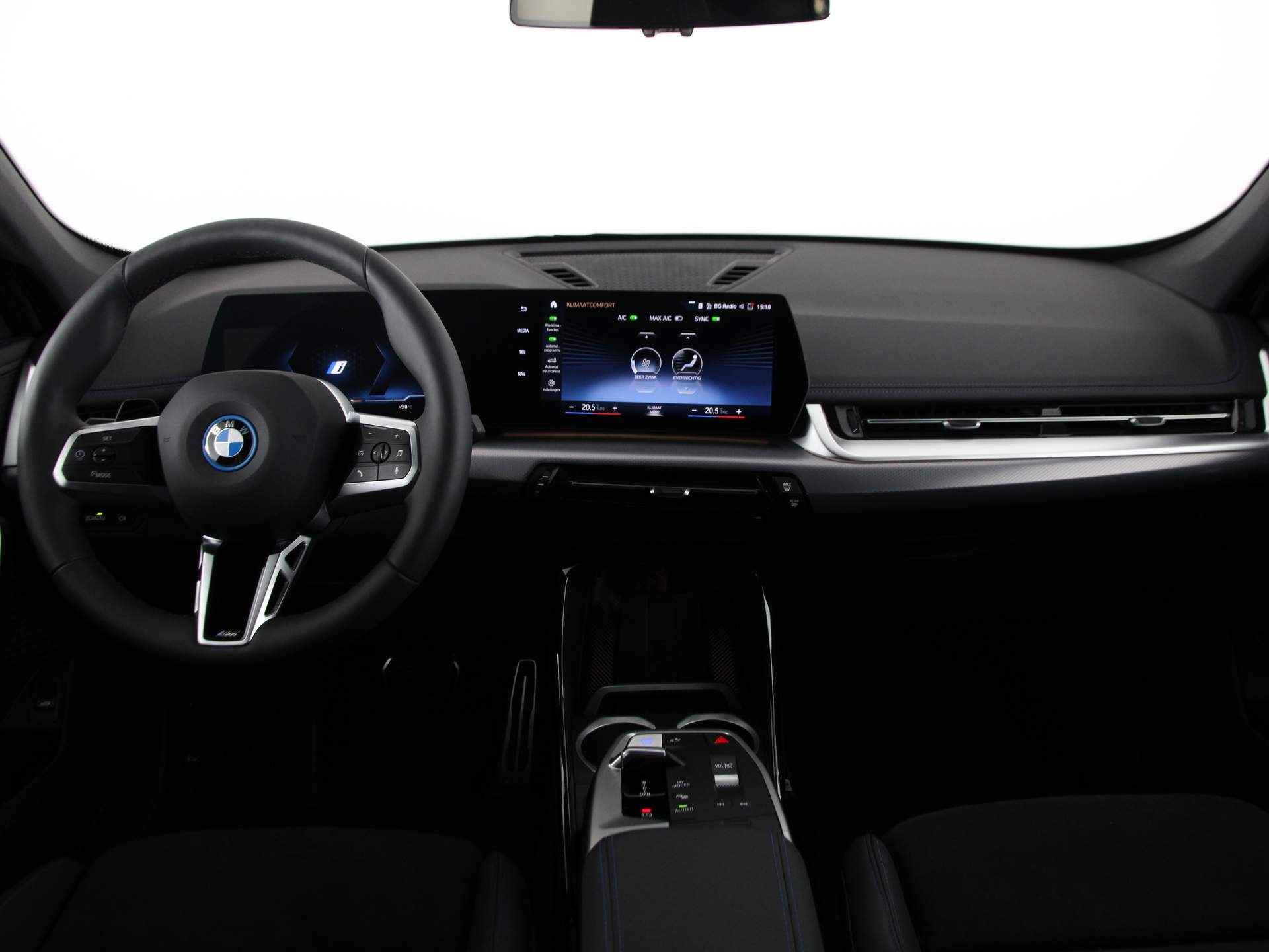BMW iX1 xDrive30 Launch Edition - 14/22