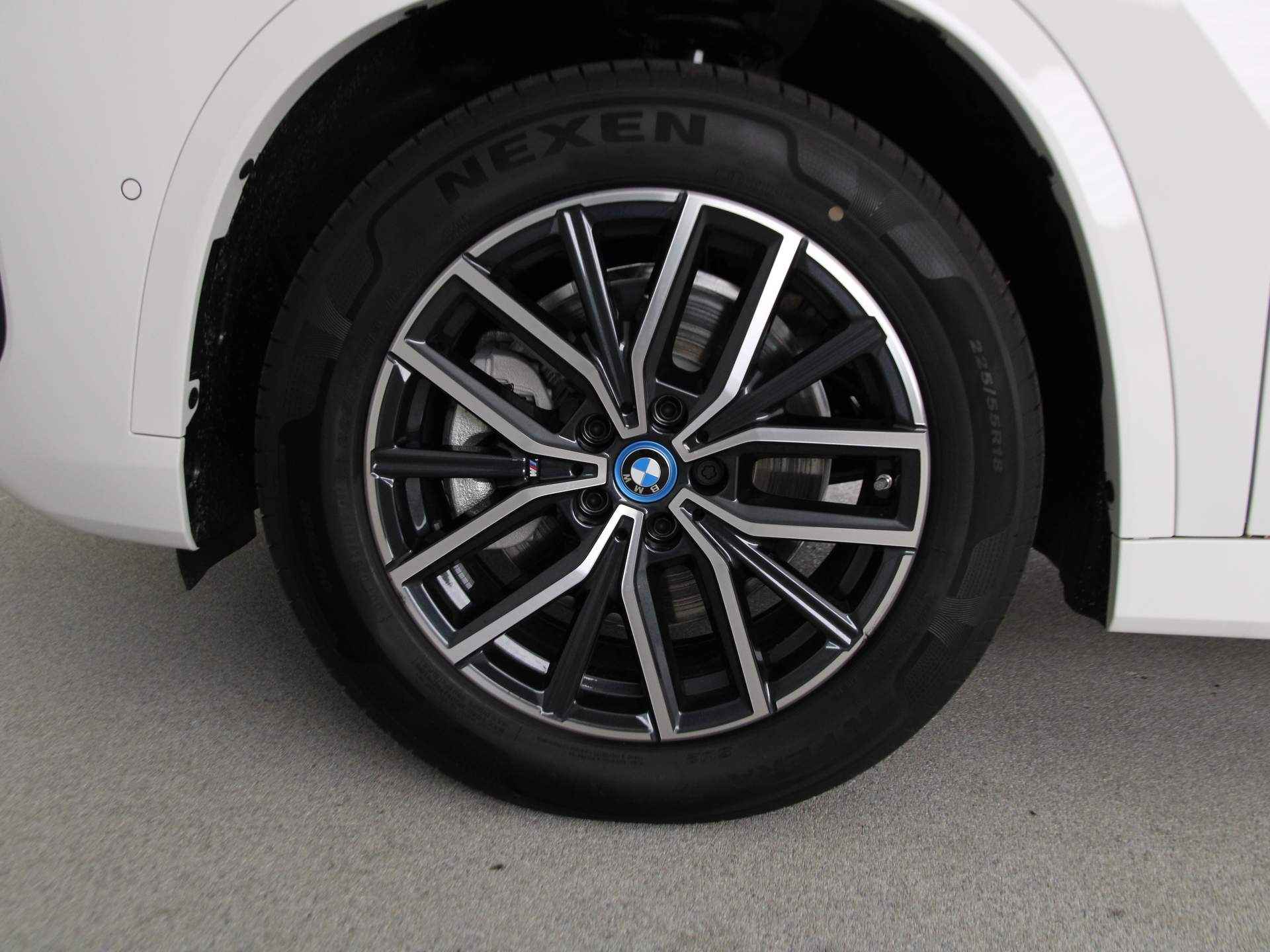 BMW iX1 xDrive30 Launch Edition - 22/22