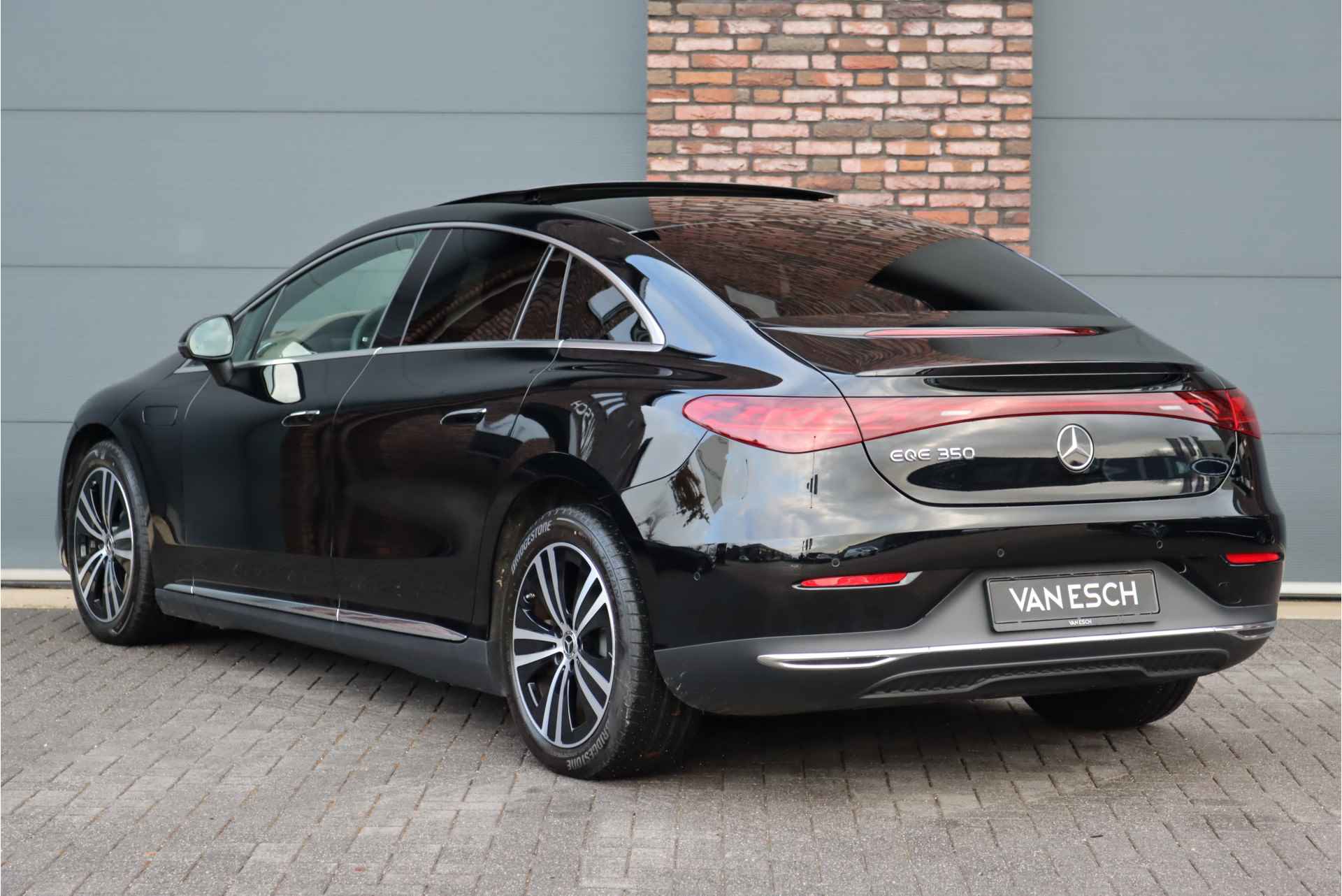 Mercedes-Benz EQE 350 Luxury Line 89 kWh | Airmatic | Hyperscreen | Distronic+ | Stoelventilatie | HUD | Panoramadak | Warmtepomp |DIgital Light | Burmester | Luchtkwaliteitspakket | Nappa Leder | - 6/49