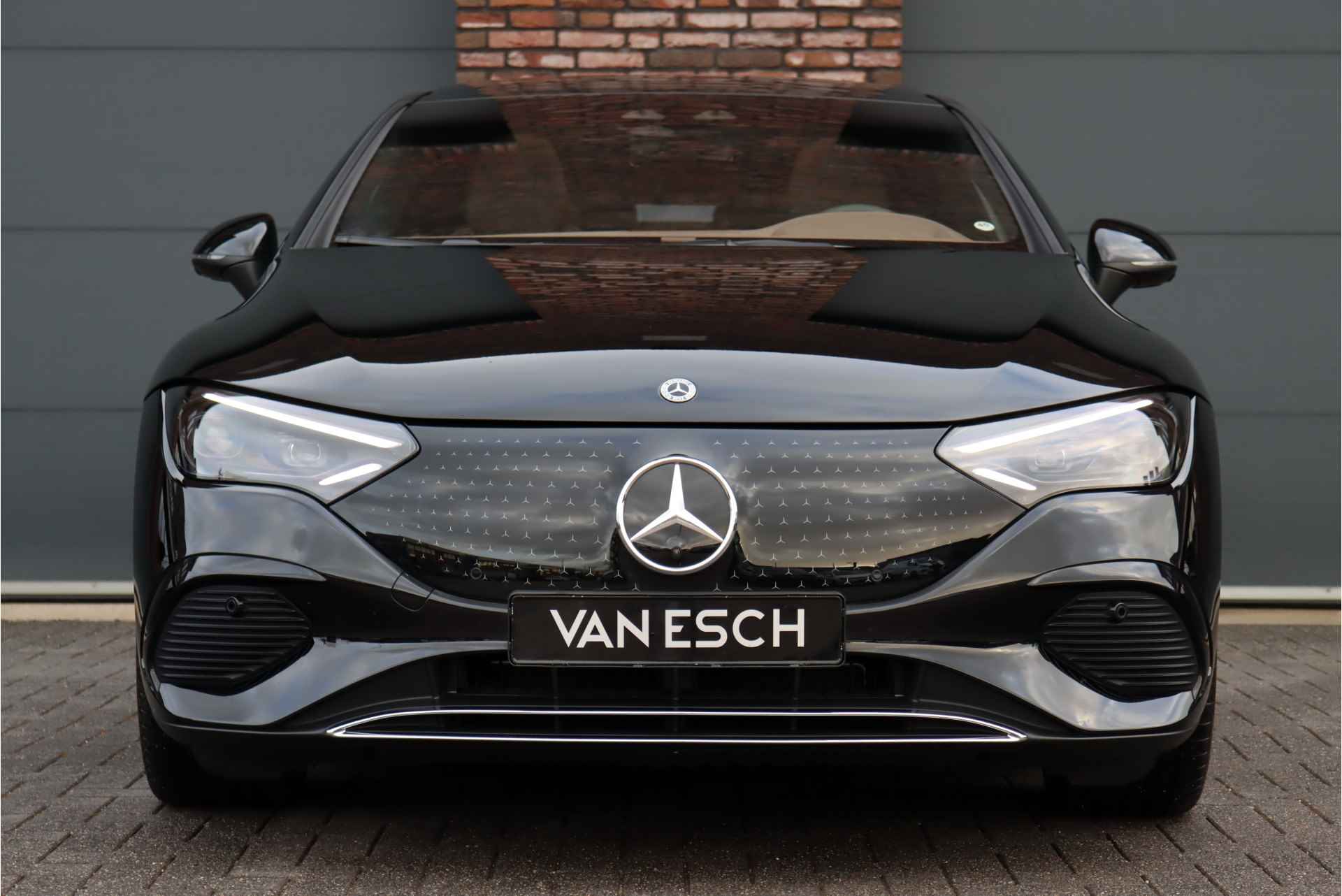 Mercedes-Benz EQE 350 Luxury Line 89 kWh | Airmatic | Hyperscreen | Distronic+ | Stoelventilatie | HUD | Panoramadak | Warmtepomp |DIgital Light | Burmester | Luchtkwaliteitspakket | Nappa Leder | - 14/49