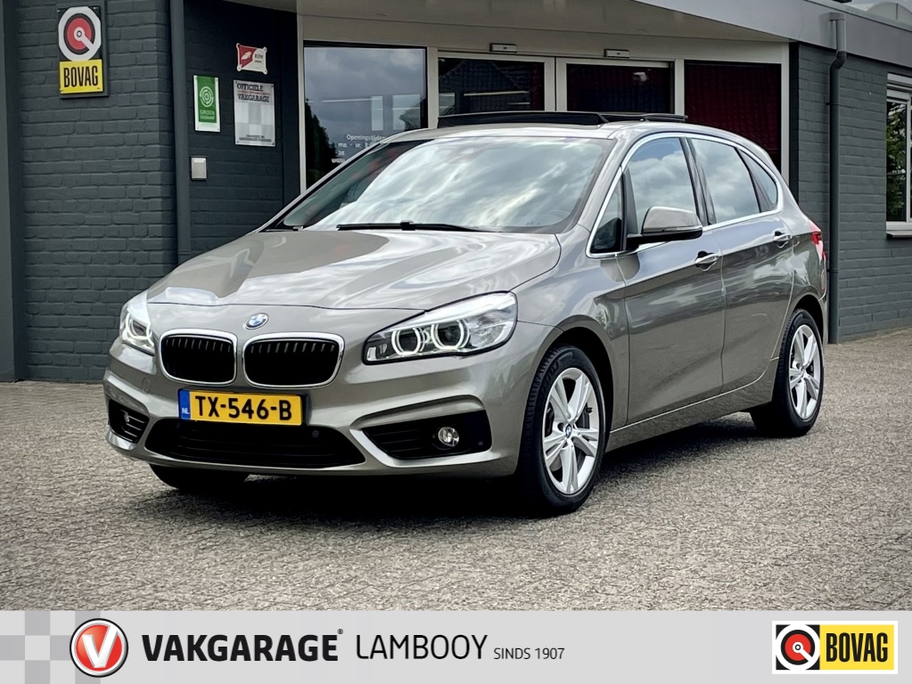 Bmw 2-serie Active Tourer 220i 192PK High Executive Panorama Trekhaak Camera Elek. achterk