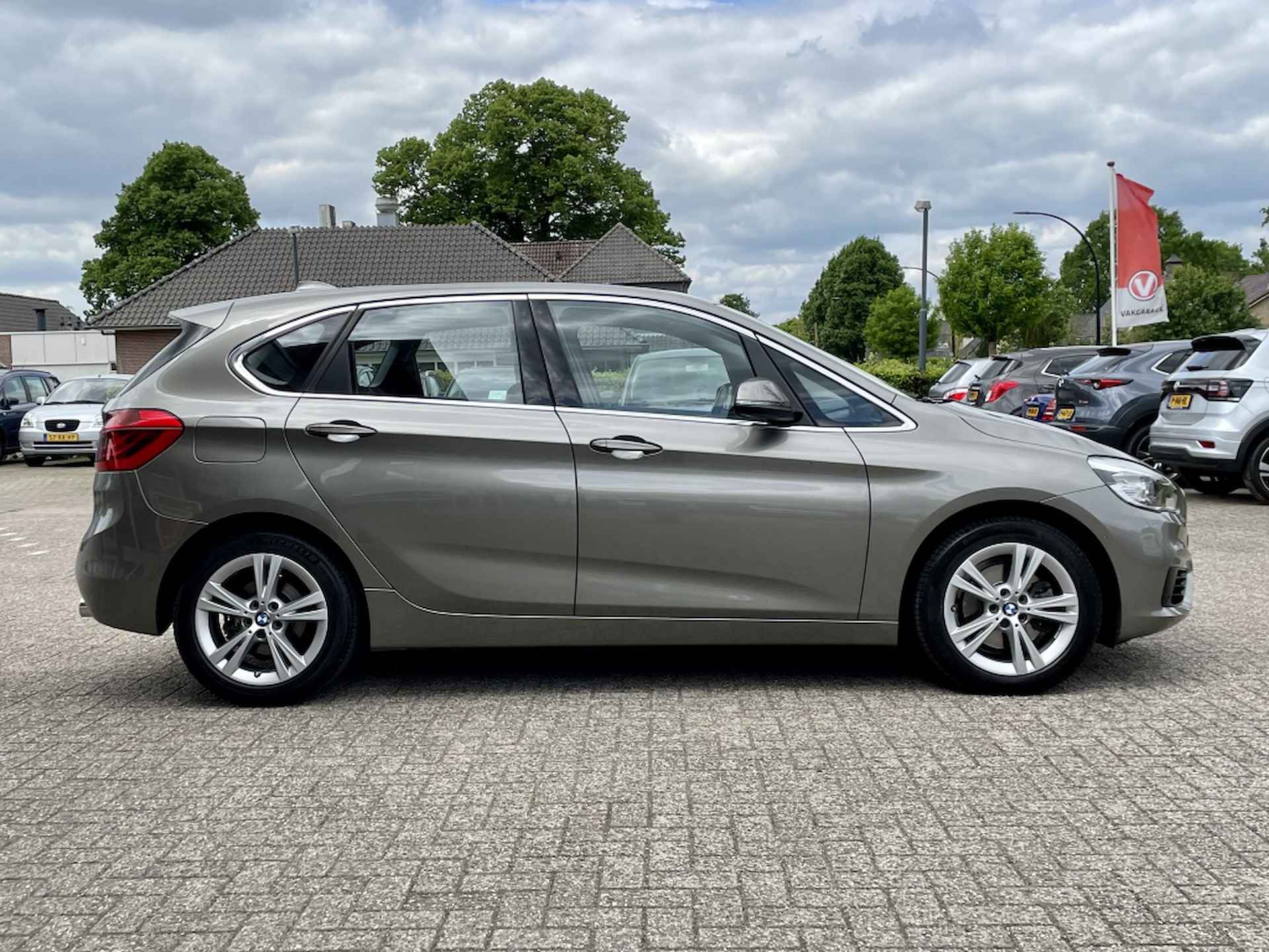 Bmw 2-serie Active Tourer 220i 192PK High Executive Panorama Trekhaak Camera Elek. achterk - 9/36