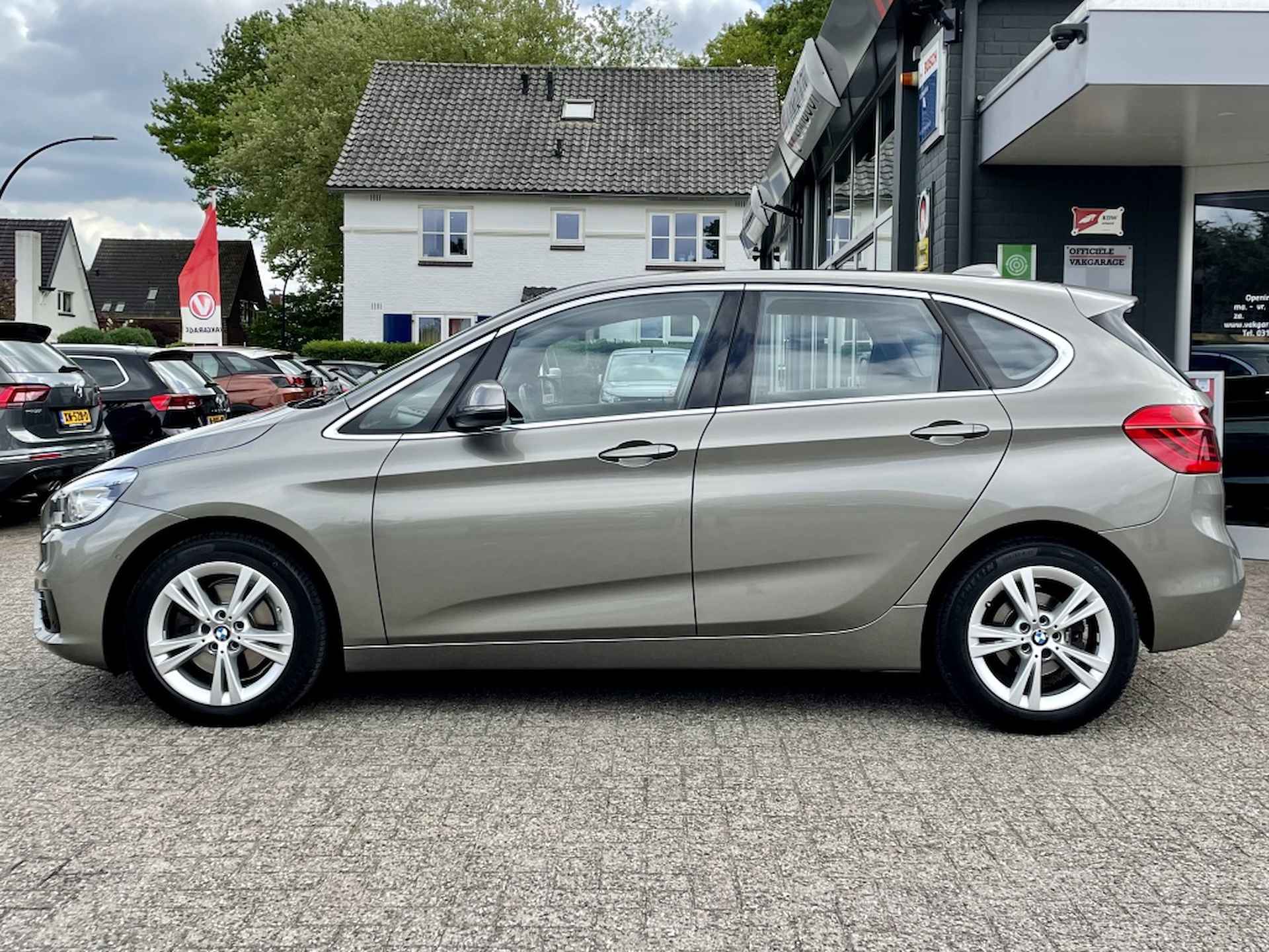 Bmw 2-serie Active Tourer 220i 192PK High Executive Panorama Trekhaak Camera Elek. achterk - 10/36