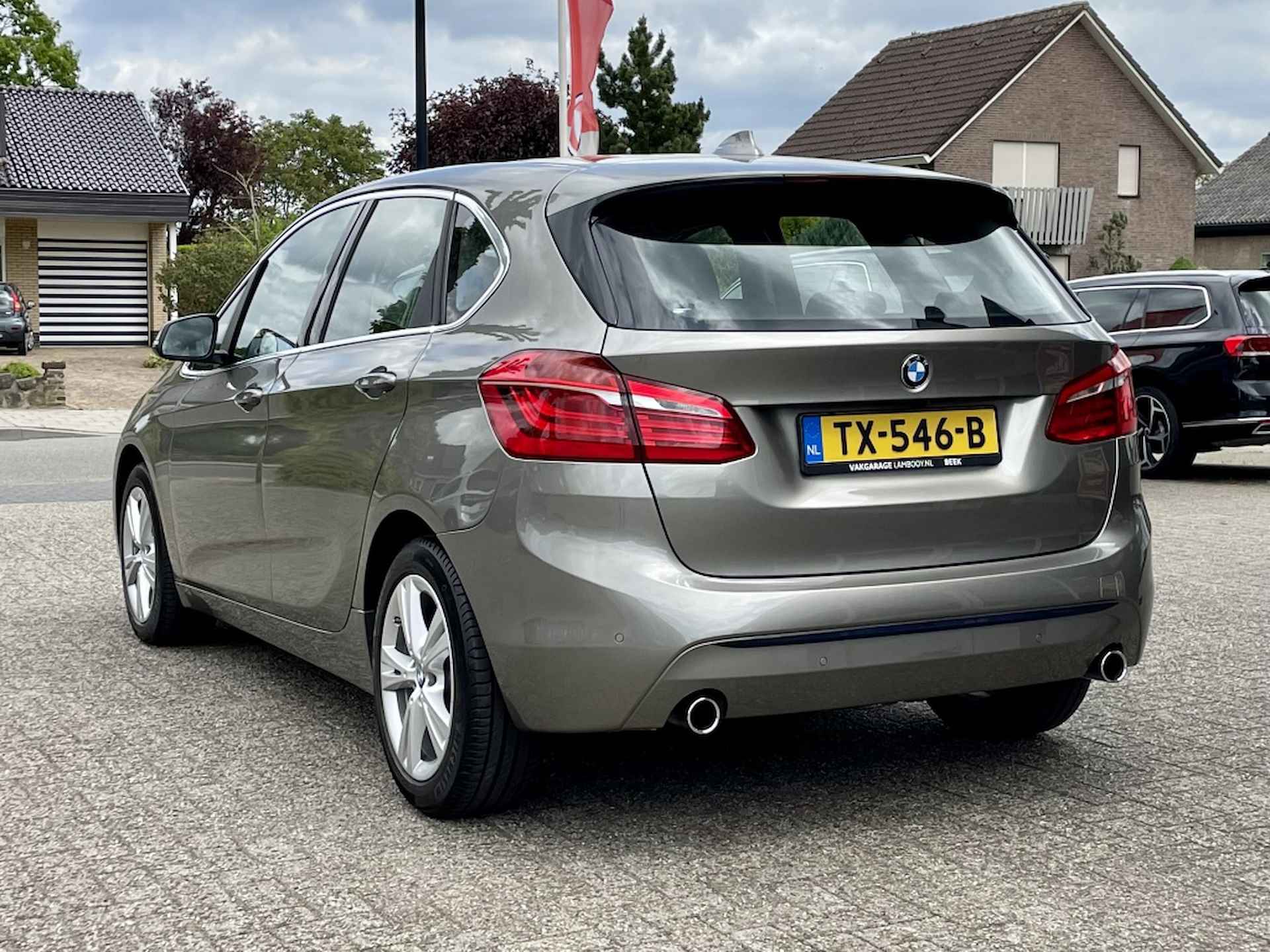 Bmw 2-serie Active Tourer 220i 192PK High Executive Panorama Trekhaak Camera Elek. achterk - 12/36