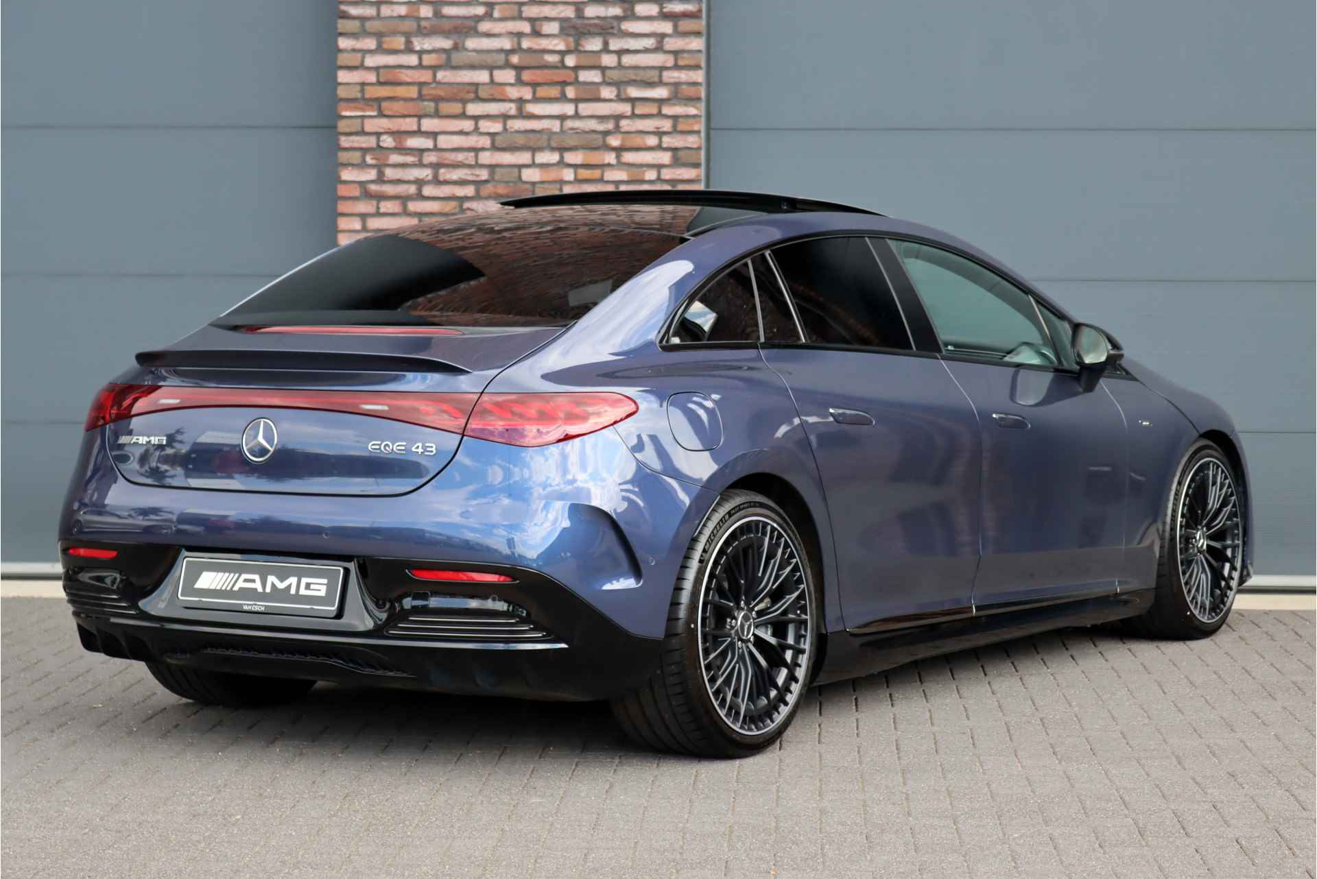 Mercedes-Benz EQE AMG 43 4MATIC Premium 91 kWh | 64.000,- ex BTW | Hypercreen | Distronic+ | Burmester | Memory | Panoramadak | HUD | Digital Light | AMG-Stuurwieltoetsen | Warmtepomp | - 8/52