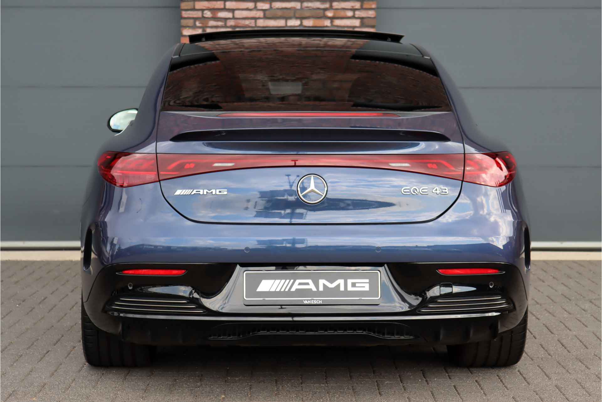 Mercedes-Benz EQE AMG 43 4MATIC Premium 91 kWh | 64.000,- ex BTW | Hypercreen | Distronic+ | Burmester | Memory | Panoramadak | HUD | Digital Light | AMG-Stuurwieltoetsen | Warmtepomp | - 16/52