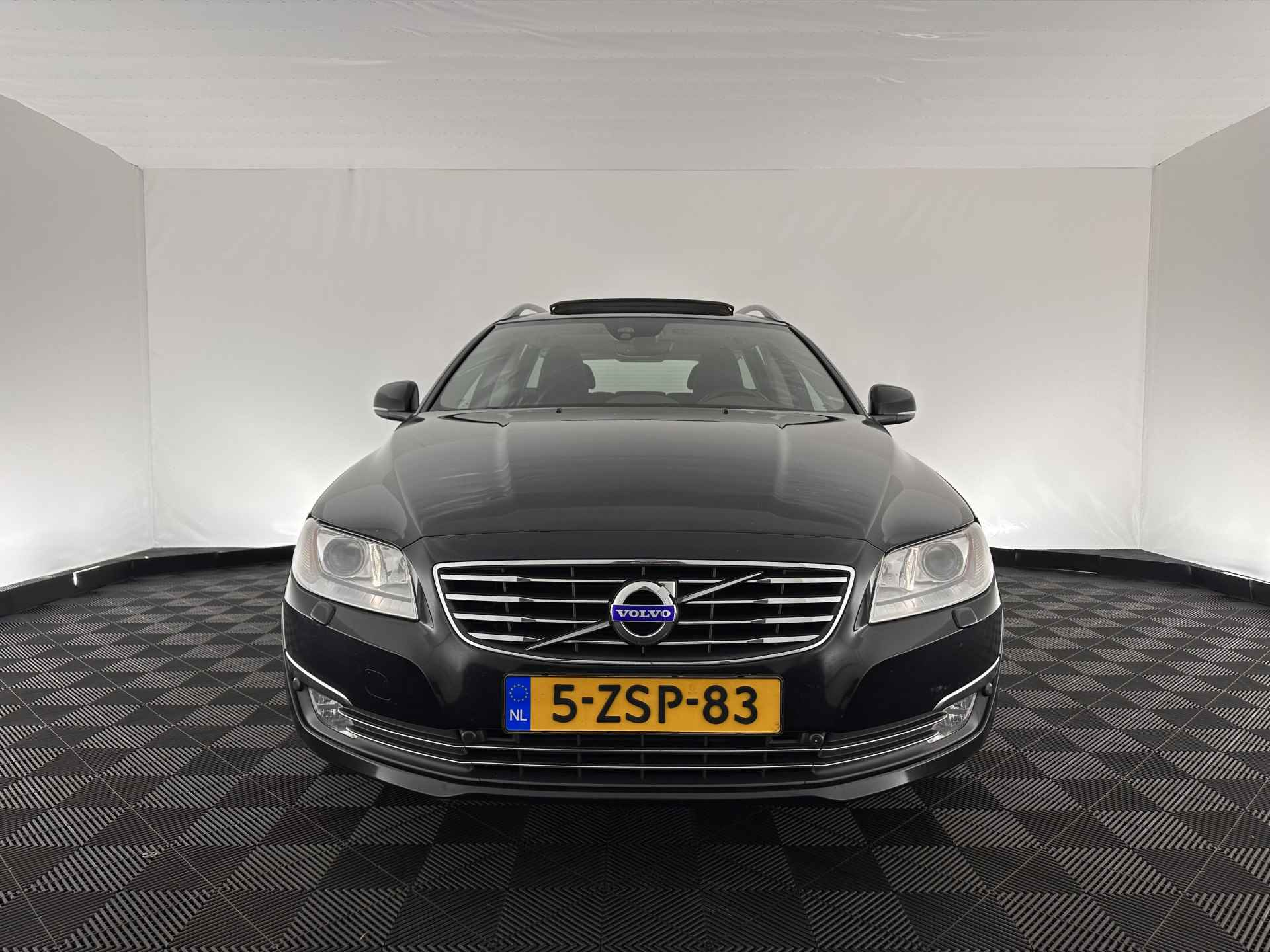 Volvo V70 2.0 D4 Nordic+ Luxury-Line Aut. *PANO | FULL-LEATHER | BI-XENON | NAVI-FULLMAP | MEMORY-PACK | ECC | HEATED-SEATS | PDC | CRUISE | TOWBAR | COMFORT-SEATS | 17''ALU* - 2/32