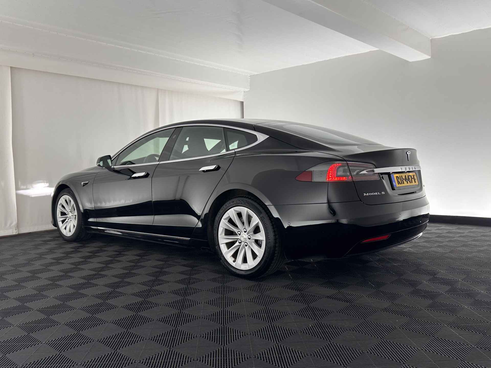 Tesla Model S 100D AWD [ 3-Fase ] *PANO | FULL-LEATHER | AUTO-PILOT | ADAPT.CRUISE |  FULL-LED | DIGI-COCKPIT | NAVI-FULLMAP | AIR-SUSPENSION | KEYLESS | SURROUND-VIEW |  MEMORY-PACK | SPORT-SEATS | DIGI-COCKPIT | CARPLAY | 1 - 4/43