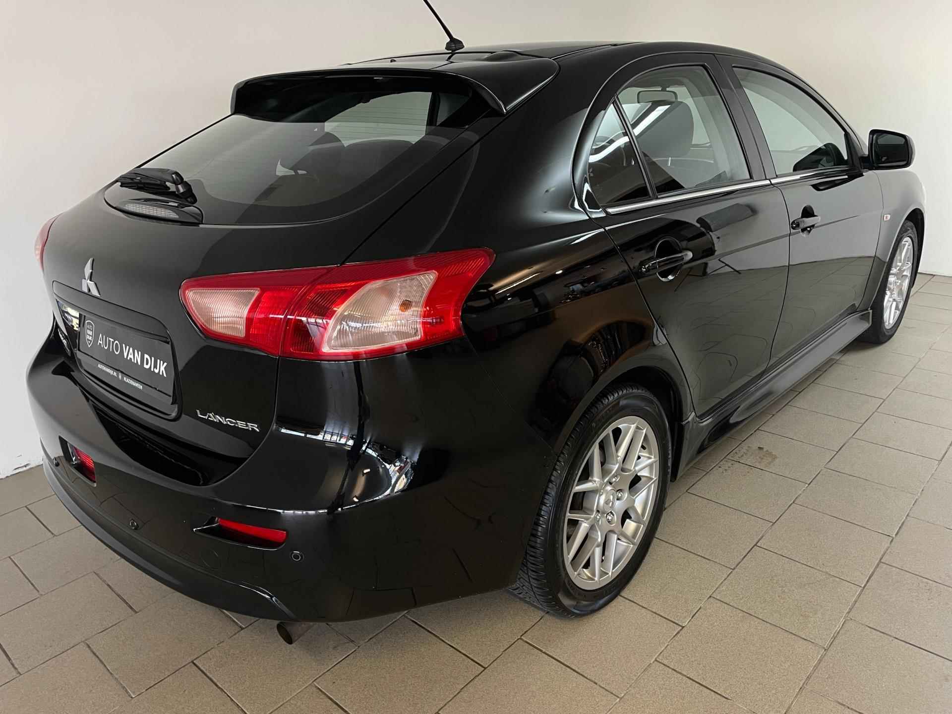 Mitsubishi Lancer Sportback 1.6 Limited Edition AIRCO BLUETOOTH ELEK RAMEN CENT VERG 17INCH VELGEN ZEER NETTE AUTO - 6/38