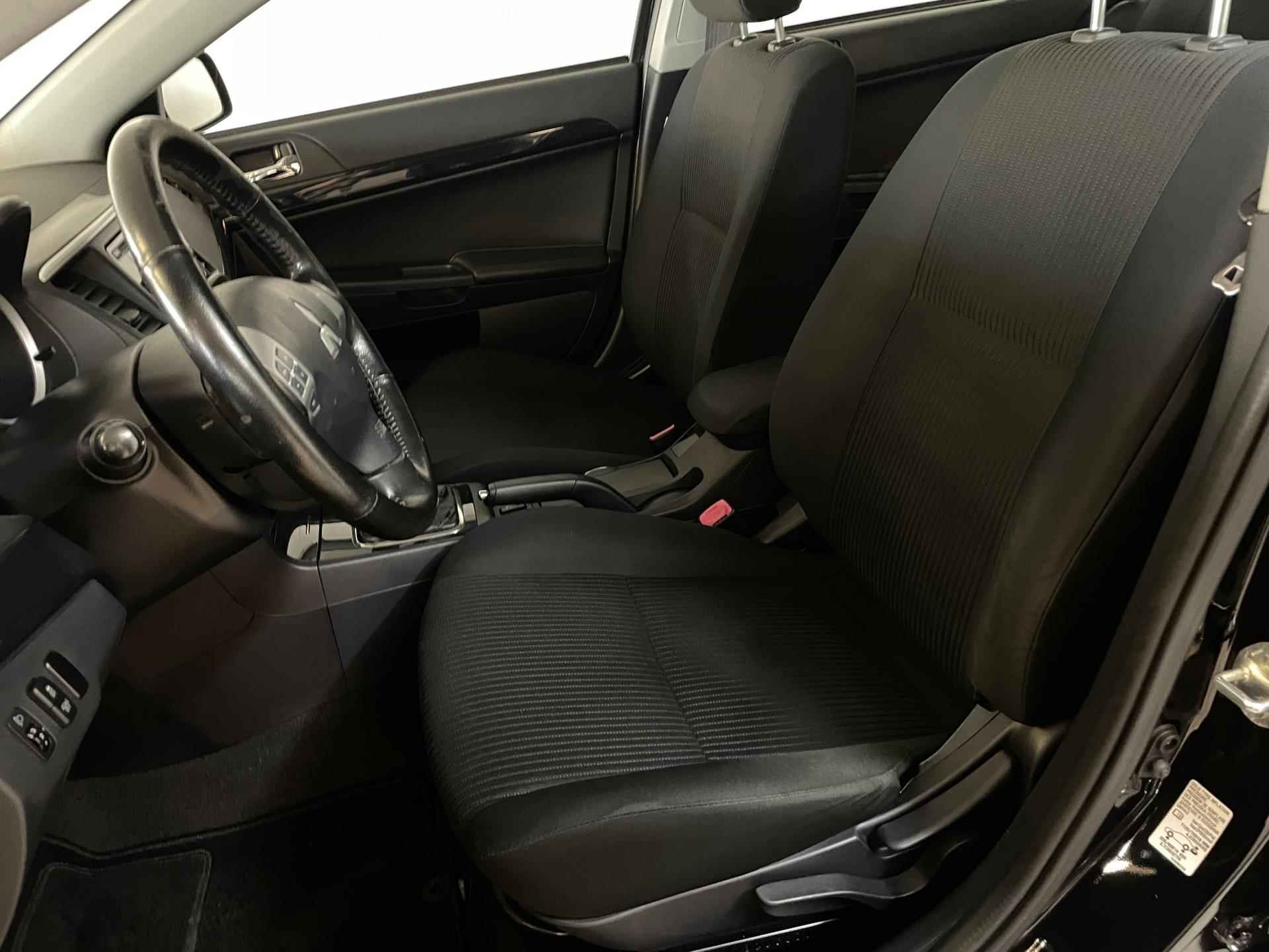 Mitsubishi Lancer Sportback 1.6 Limited Edition AIRCO BLUETOOTH ELEK RAMEN CENT VERG 17INCH VELGEN ZEER NETTE AUTO - 16/38